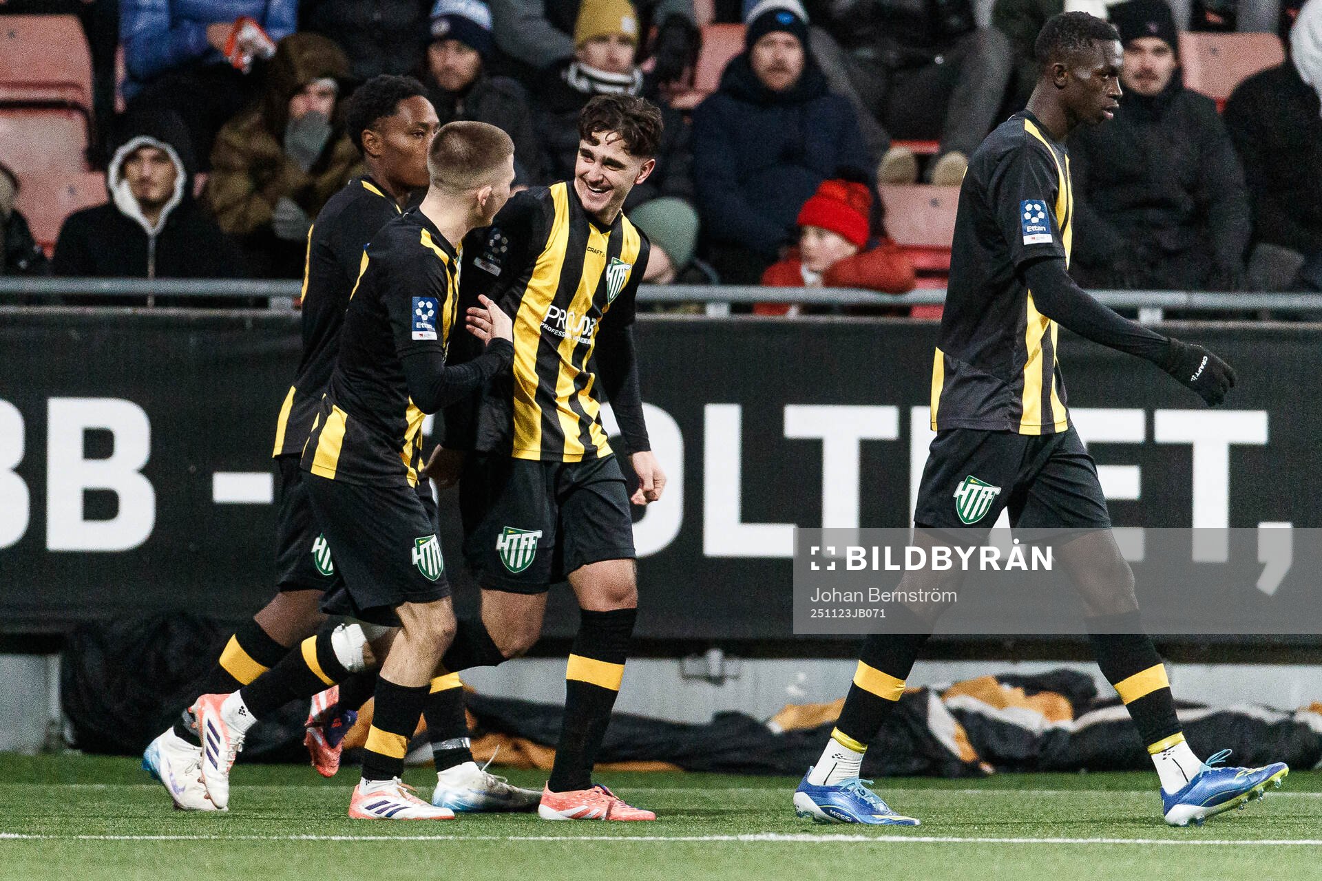 Hammarby TFFs Adrian Lahdo jublar