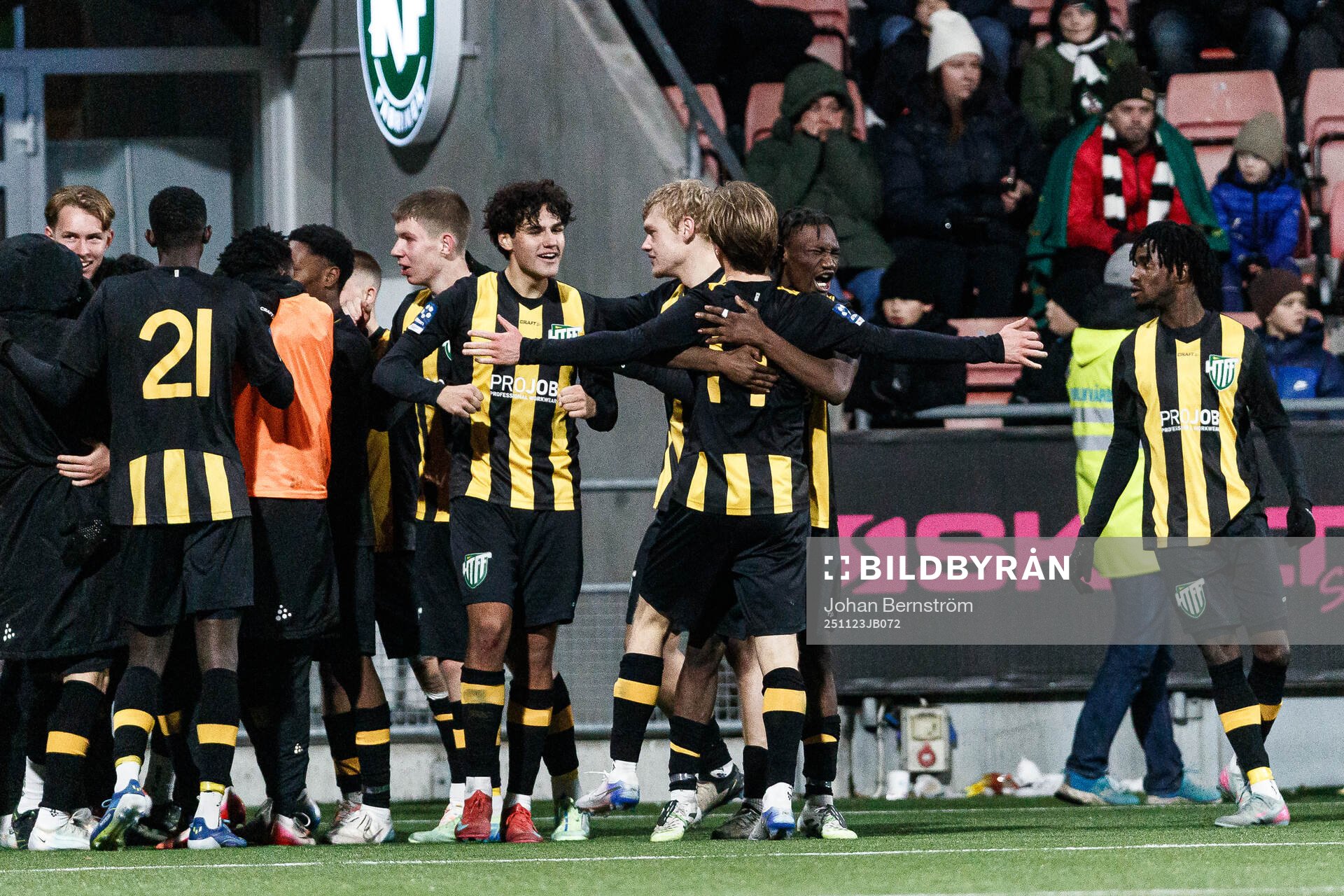 Hammarby TFFs Adrian Lahdo jublar
