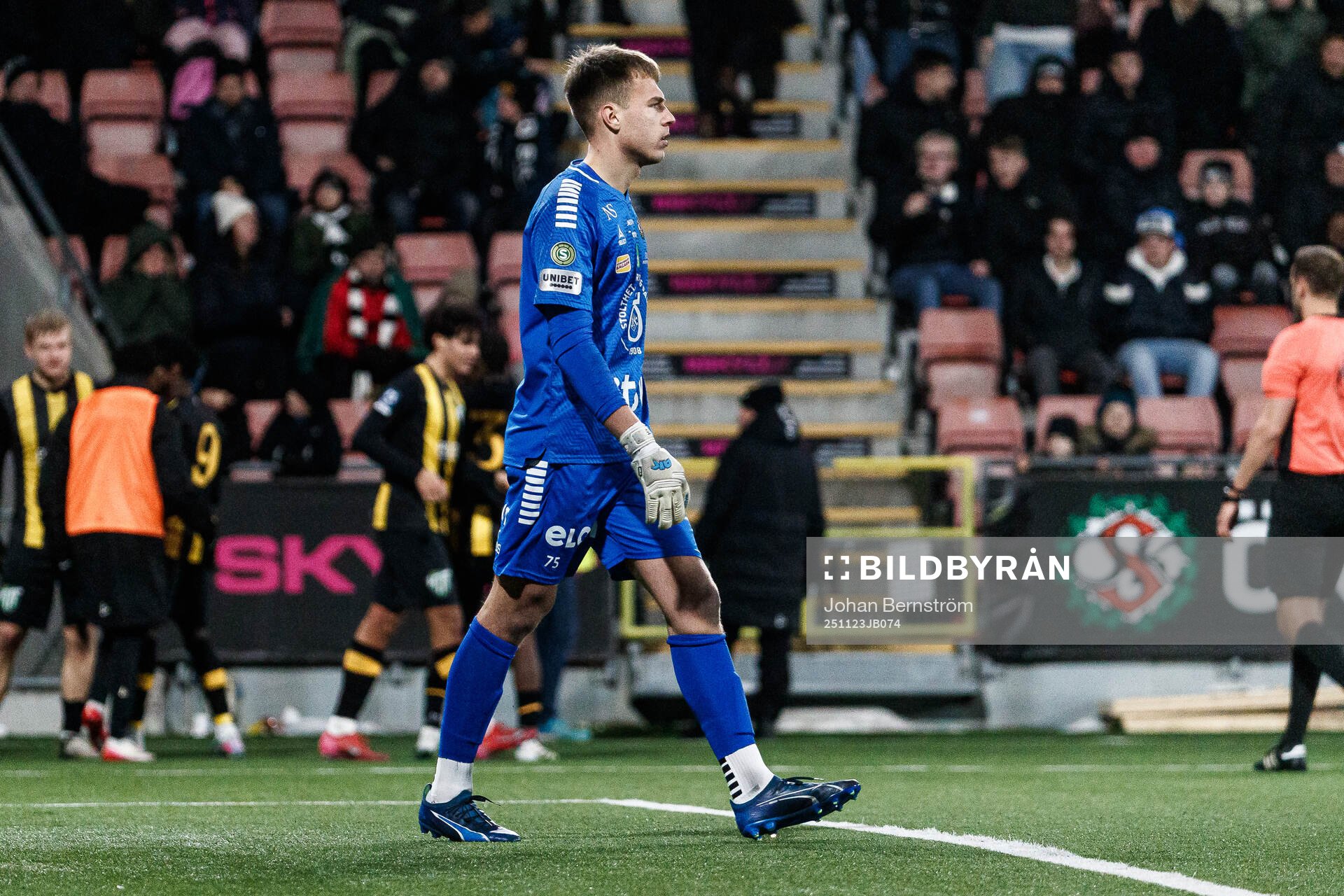 Örebros målvakt Jakub Ojrzynski deppar