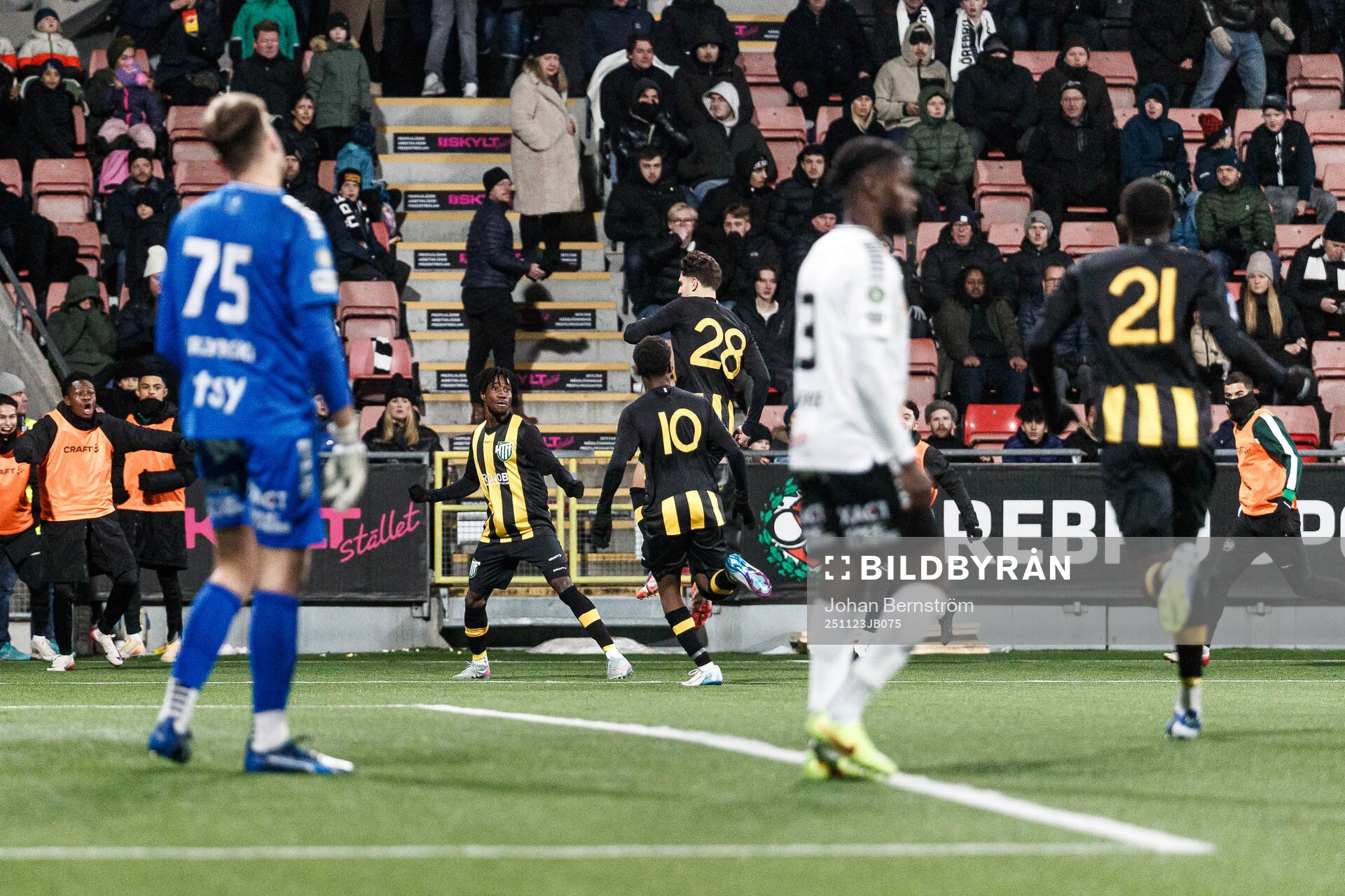 Hammarby TFFs Adrian Lahdo jublar