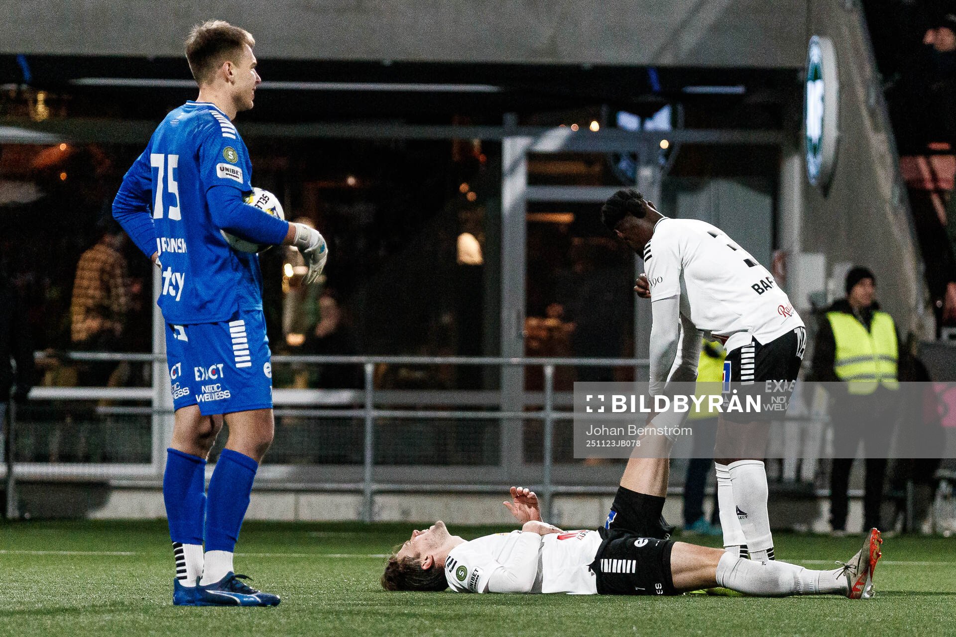 Örebros målvakt Jakub Ojrzynski, John Stenberg och Joseph