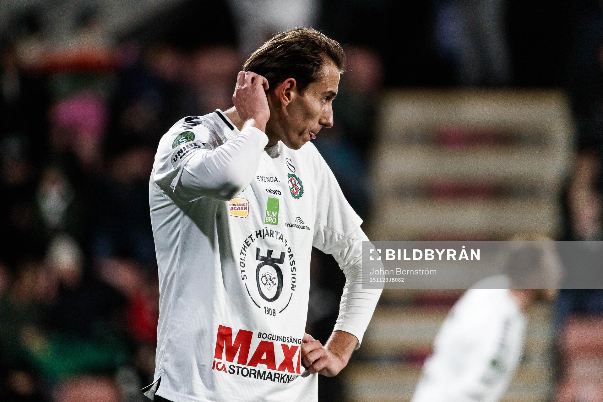 Örebros Melvin Bajrovic deppar