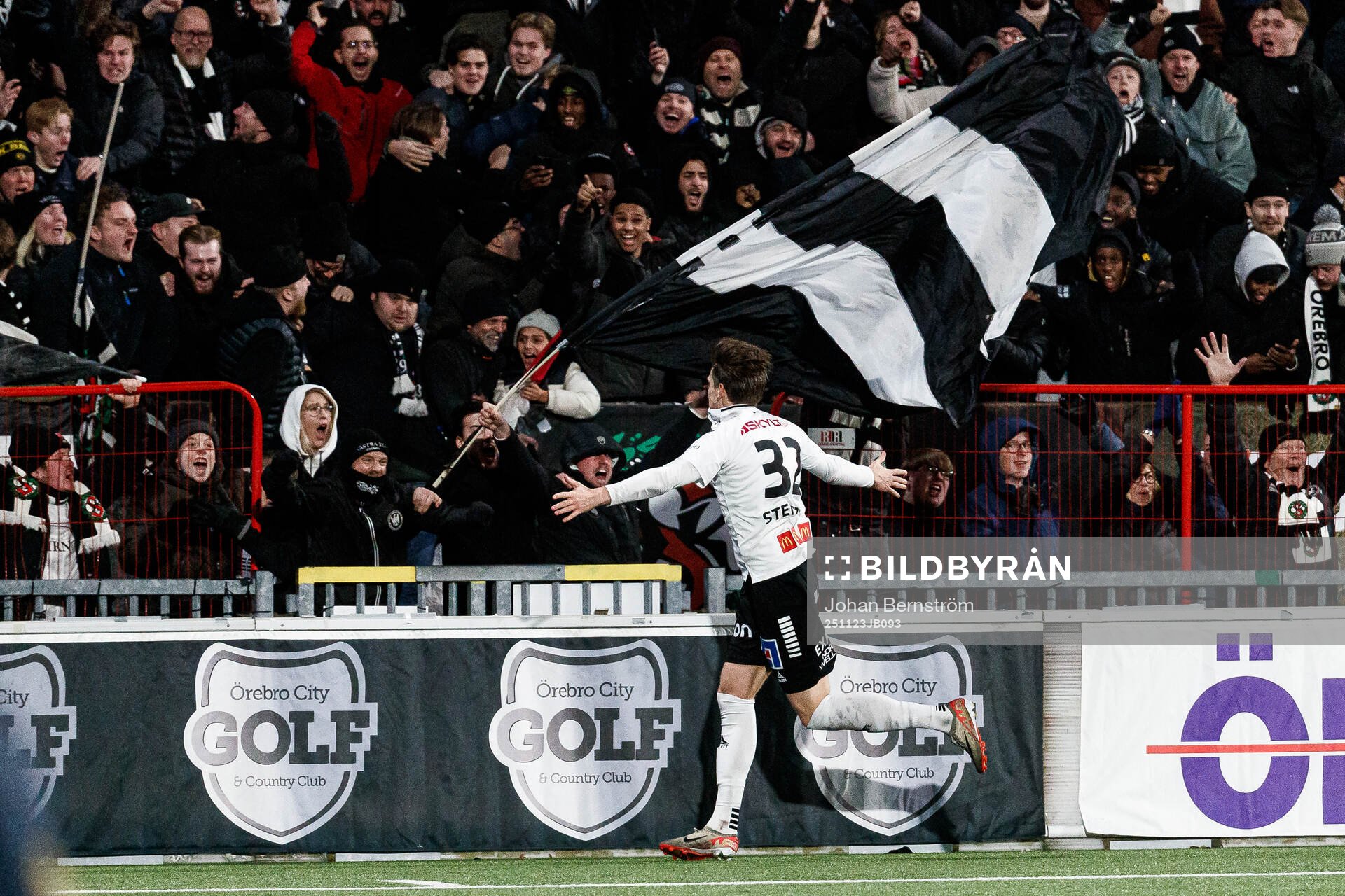 Örebros John Stenberg jublar