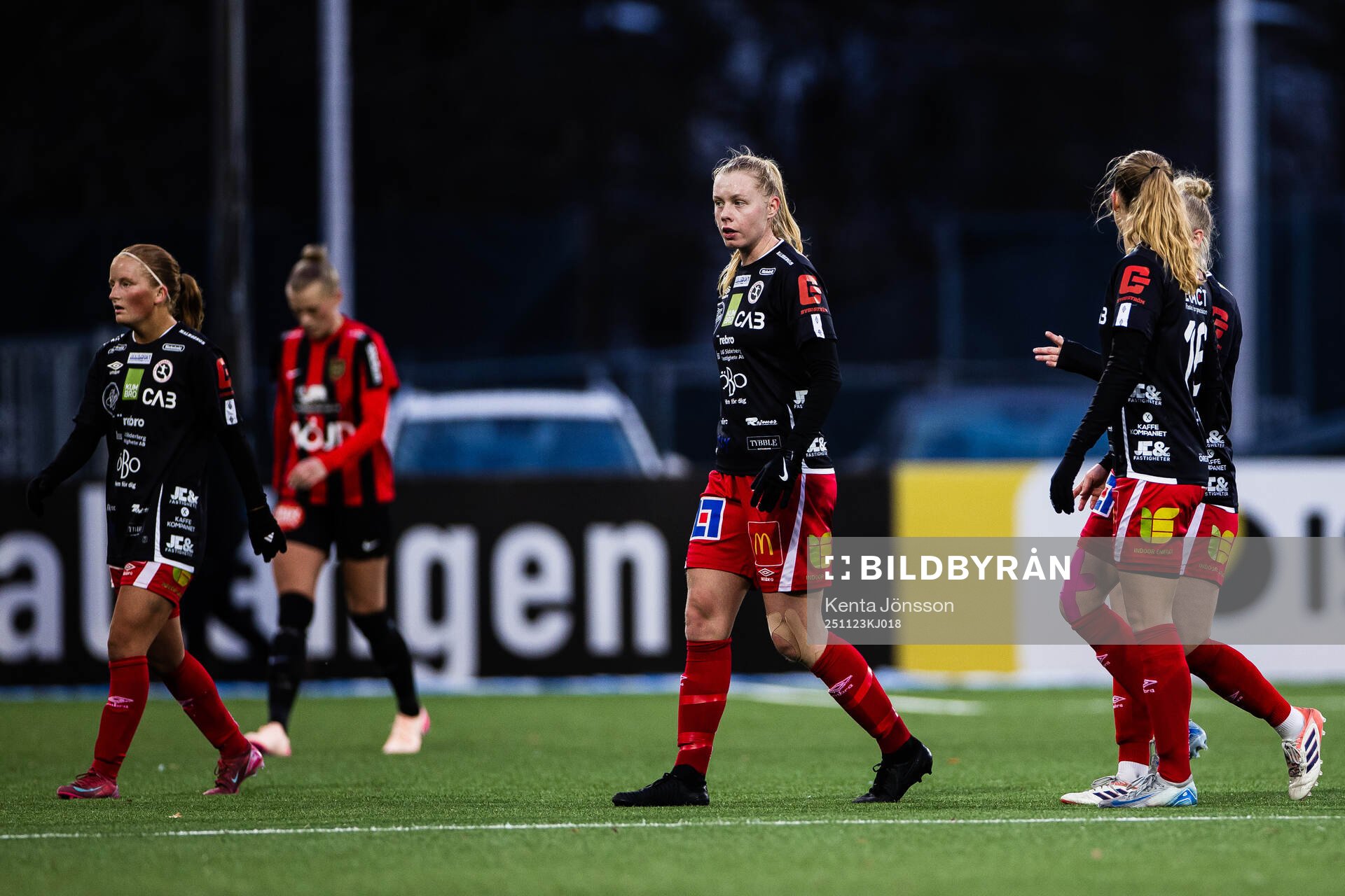 KIF Örebros Sofia Parkner och Johanna Alm deppar