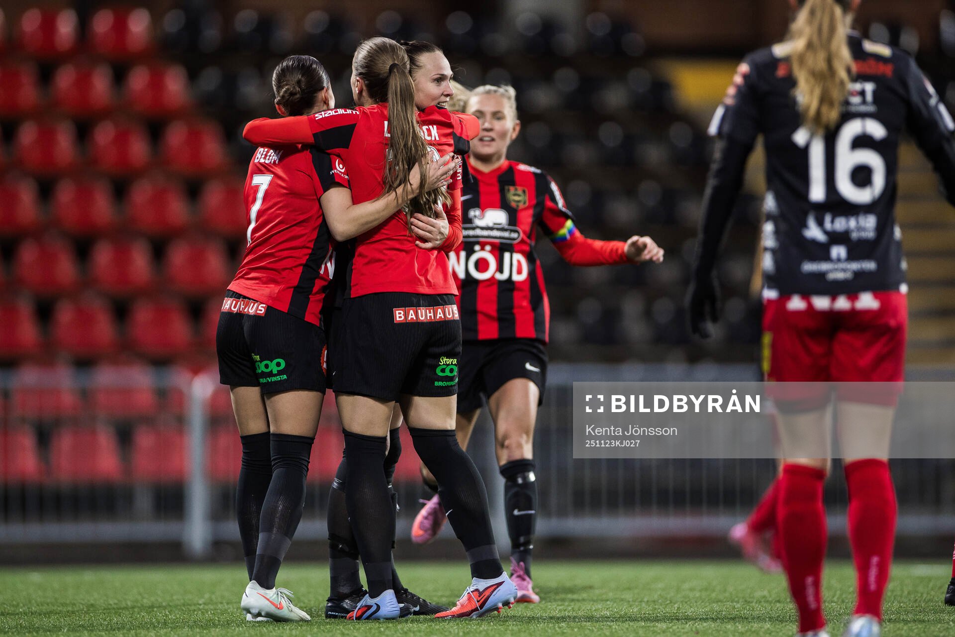 Brommapojkarnas Frida Thörnqvist jublar