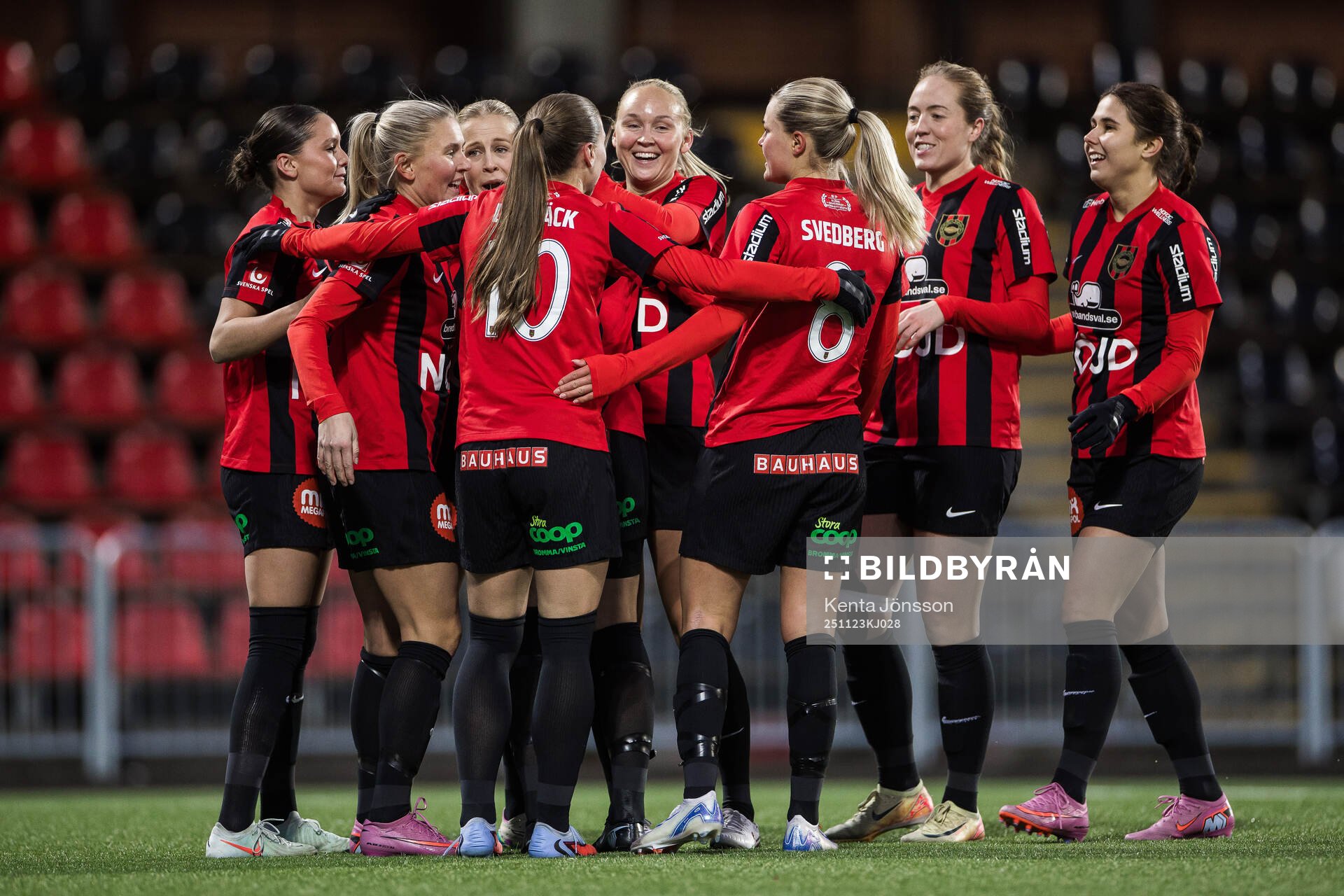 Brommapojkarnas Frida Thörnqvist jublar