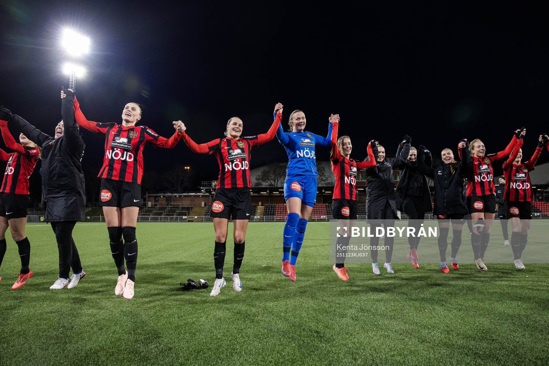 Brommapojkarnas spelare jublar