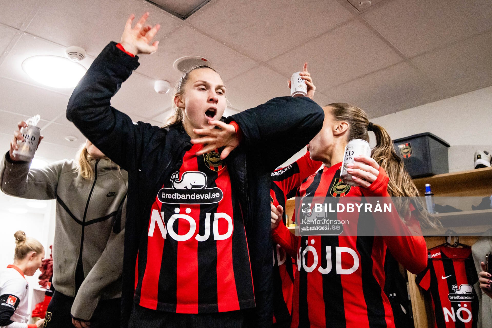 Brommapojkarnas Frida Thörnqvist jublar