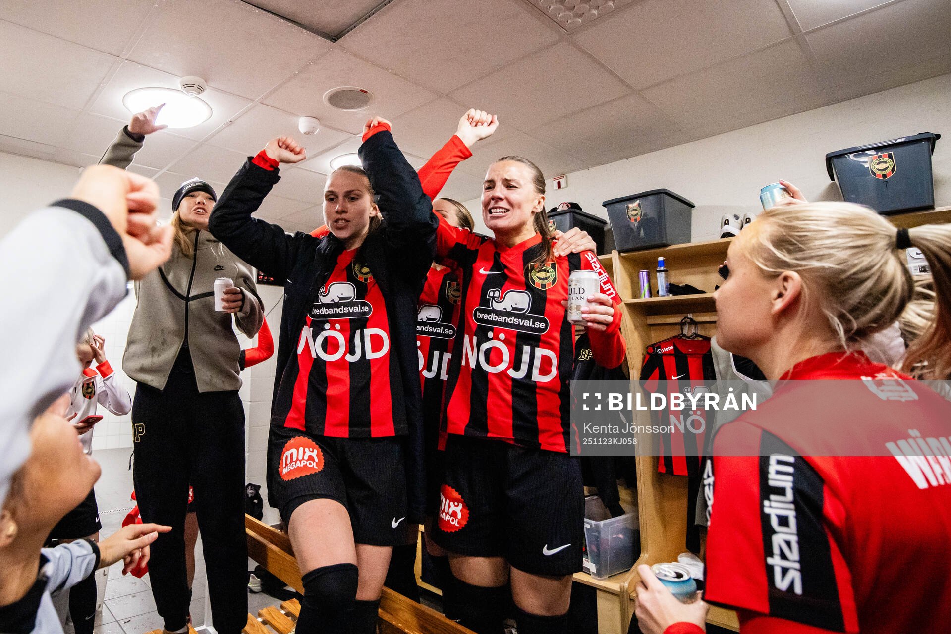 Brommapojkarnas spelare jublar