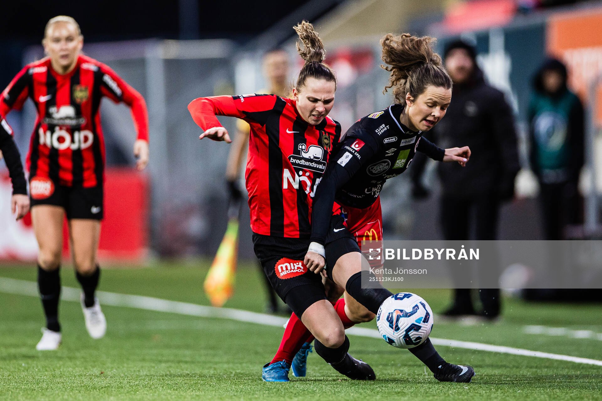 Brommapojkarnas Frida Thörnqvist och KIF Örebros Julia
