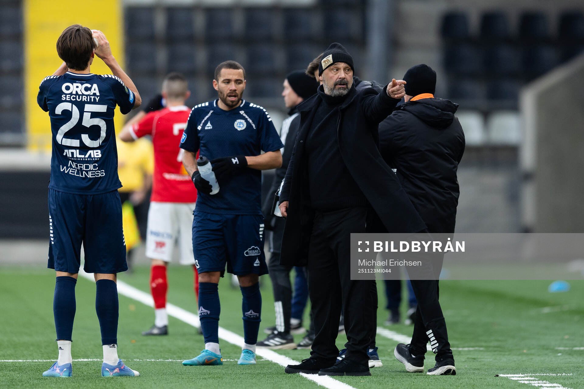 Utsiktens Malkolm Moenza  och tränare Bosko Orovic
