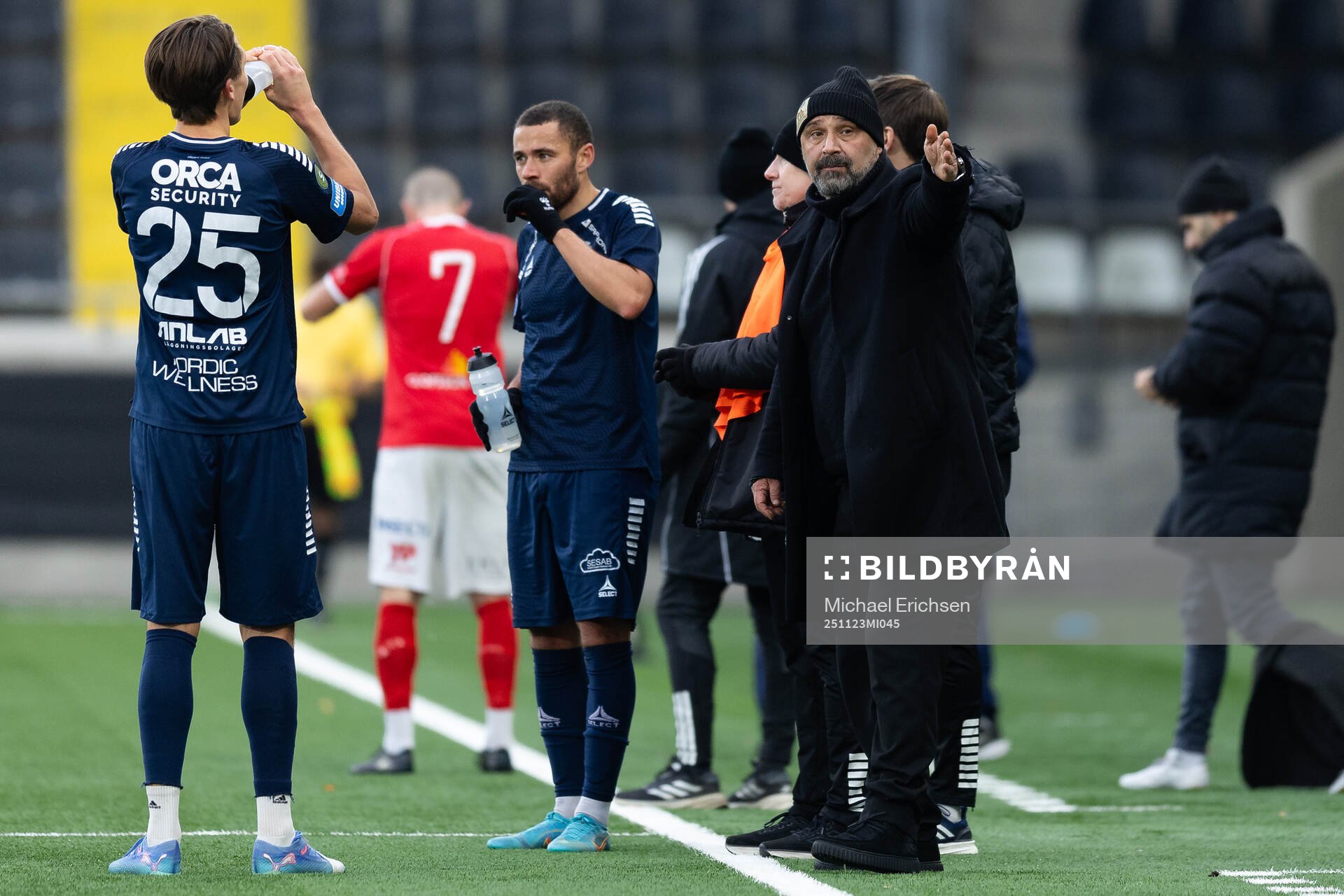 Utsiktens Malkolm Moenza  och tränare Bosko Orovic
