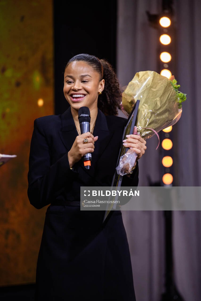 Felicia Schröder, Häcken, tilldelas priset för årets MVP