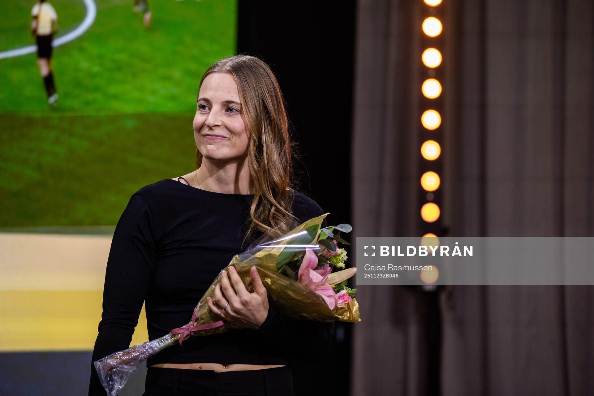Anna Anvegård, tilldelas priset för årets mål