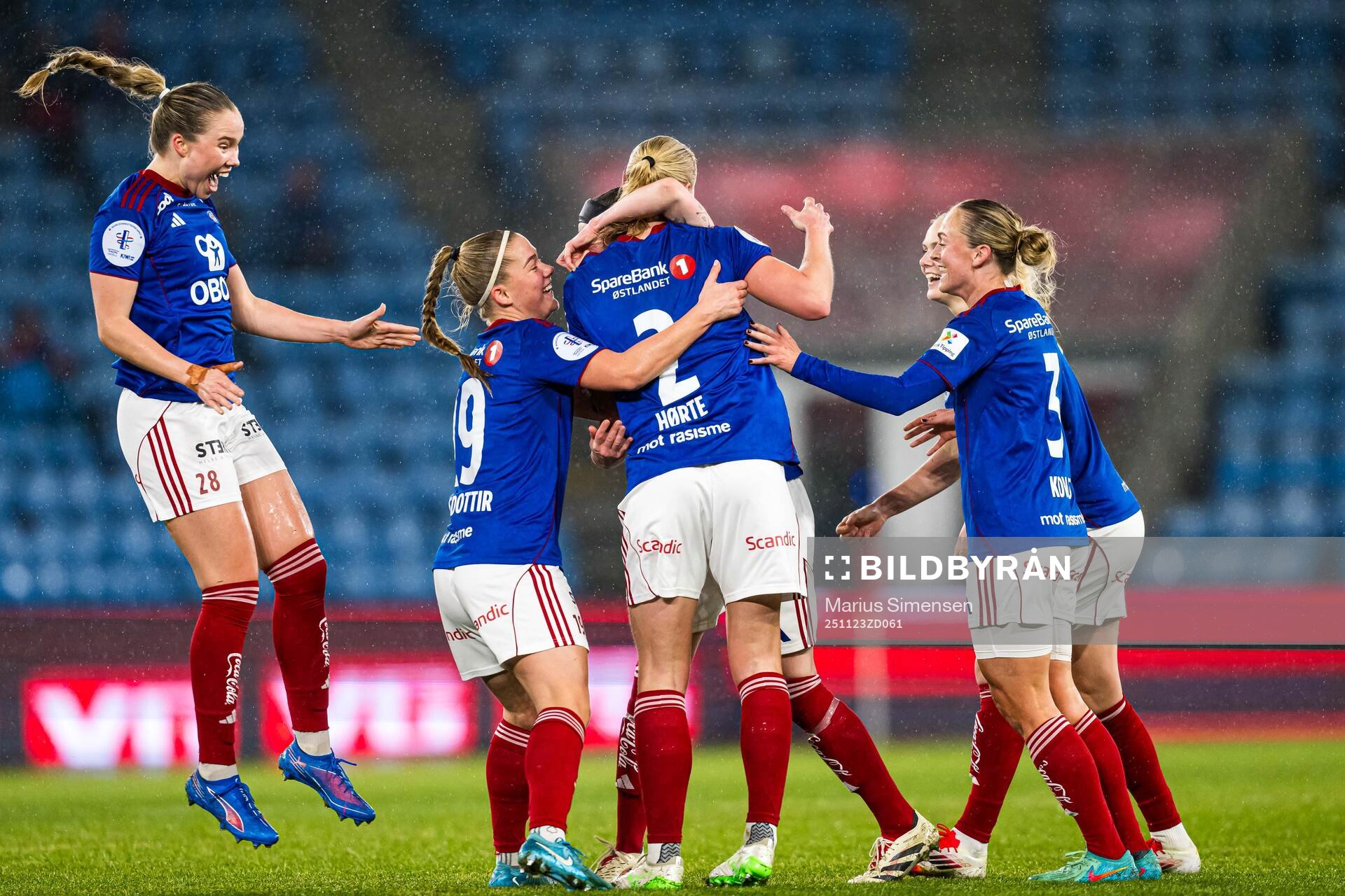 Linn Victoria Vickius of Vålerenga celebrates