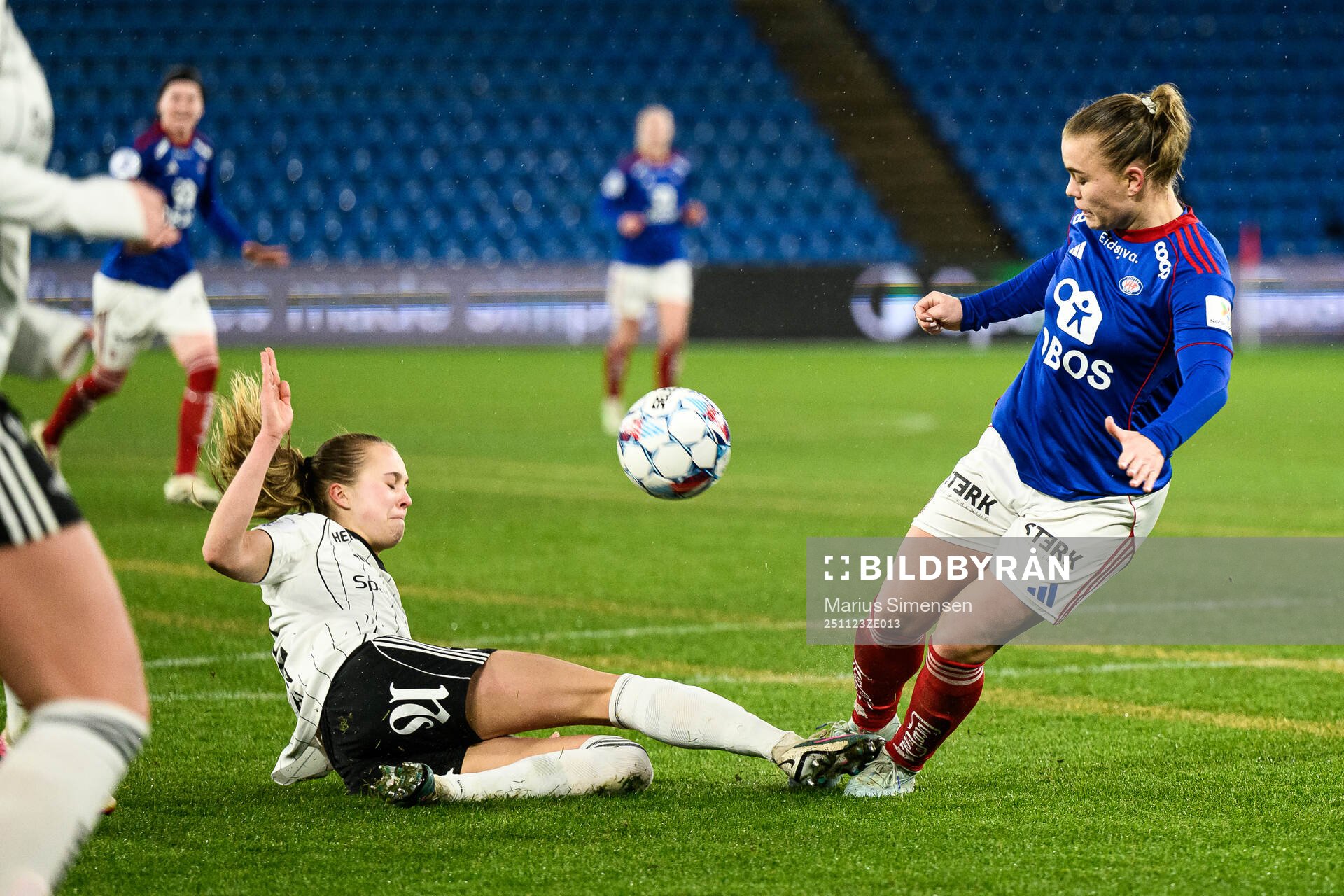 Cille Nilsen of Rosenborg and Olaug Tvedten of Vålerenga