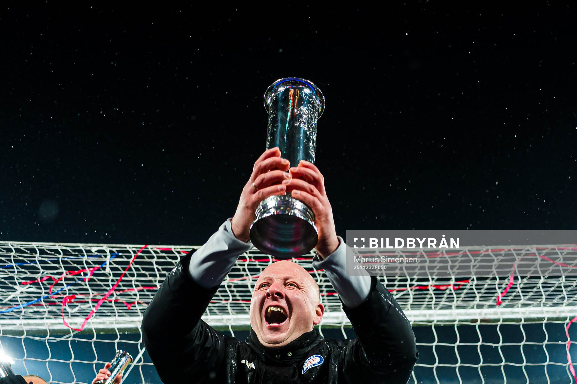 Head coach Nils Lexerød of Vålerenga celebrates with the