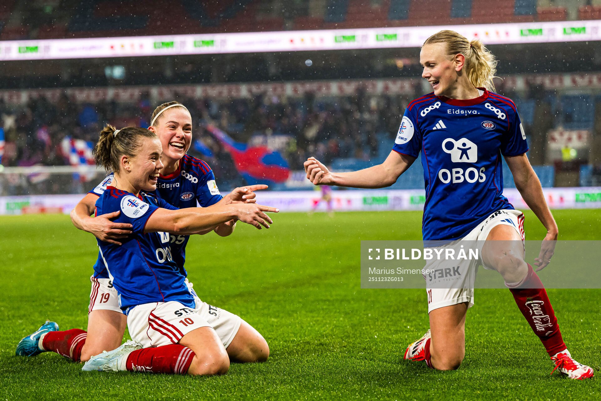 Olaug Tvedten of Vålerenga celebrates
