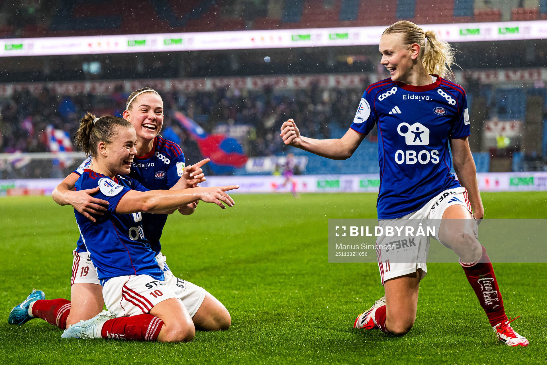 Olaug Tvedten of Vålerenga celebrates