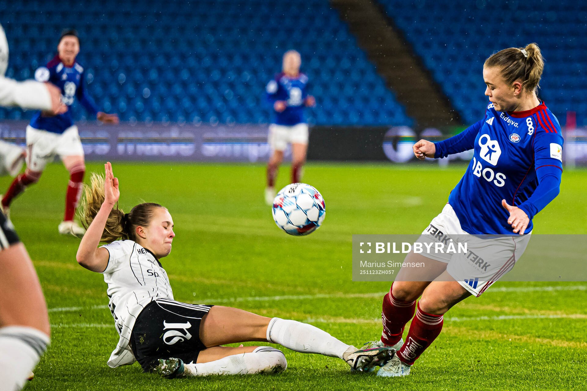 Cille Nilsen of Rosenborg and Olaug Tvedten of Vålerenga