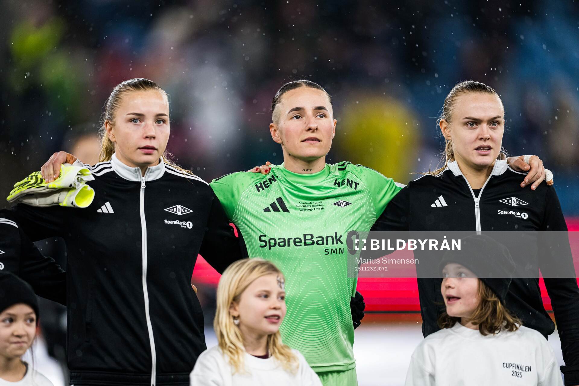 Synne Aunehaugen, goalkeeper Rugile Maria Rulyte and Elin