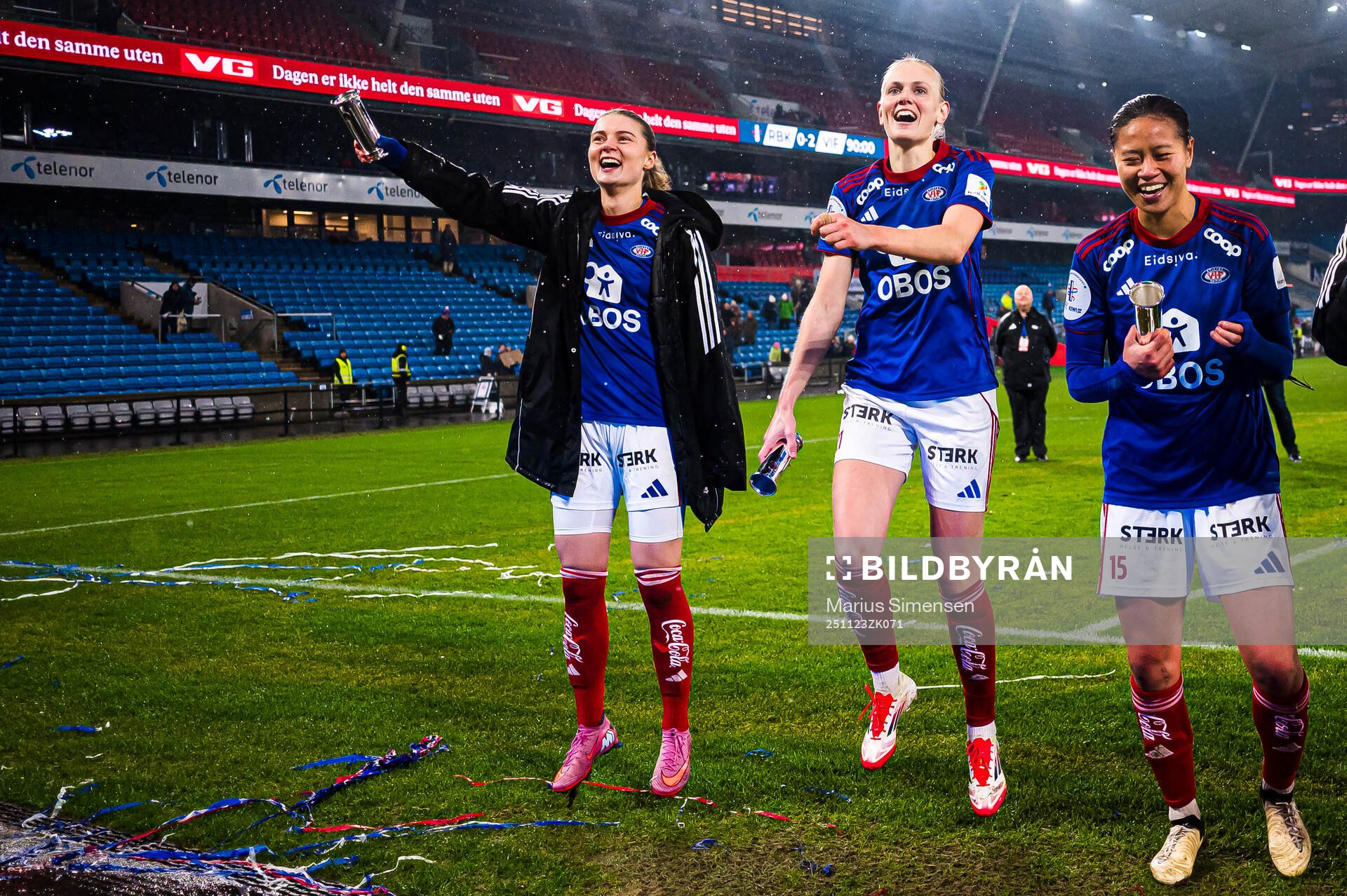 Eline Hegg and Karina Sævik of Vålerenga celebrates