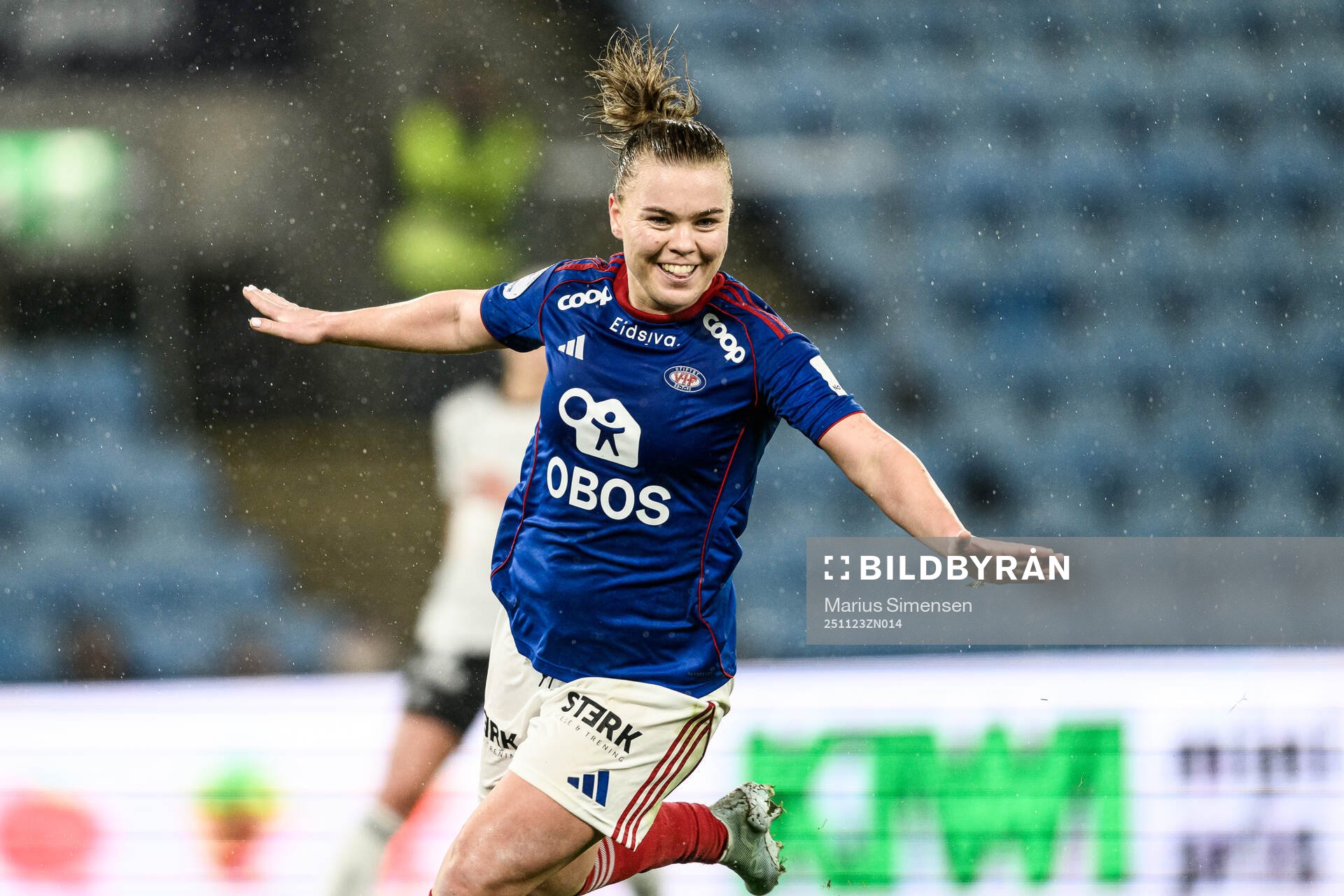 Olaug Tvedten of Vålerenga celebrates