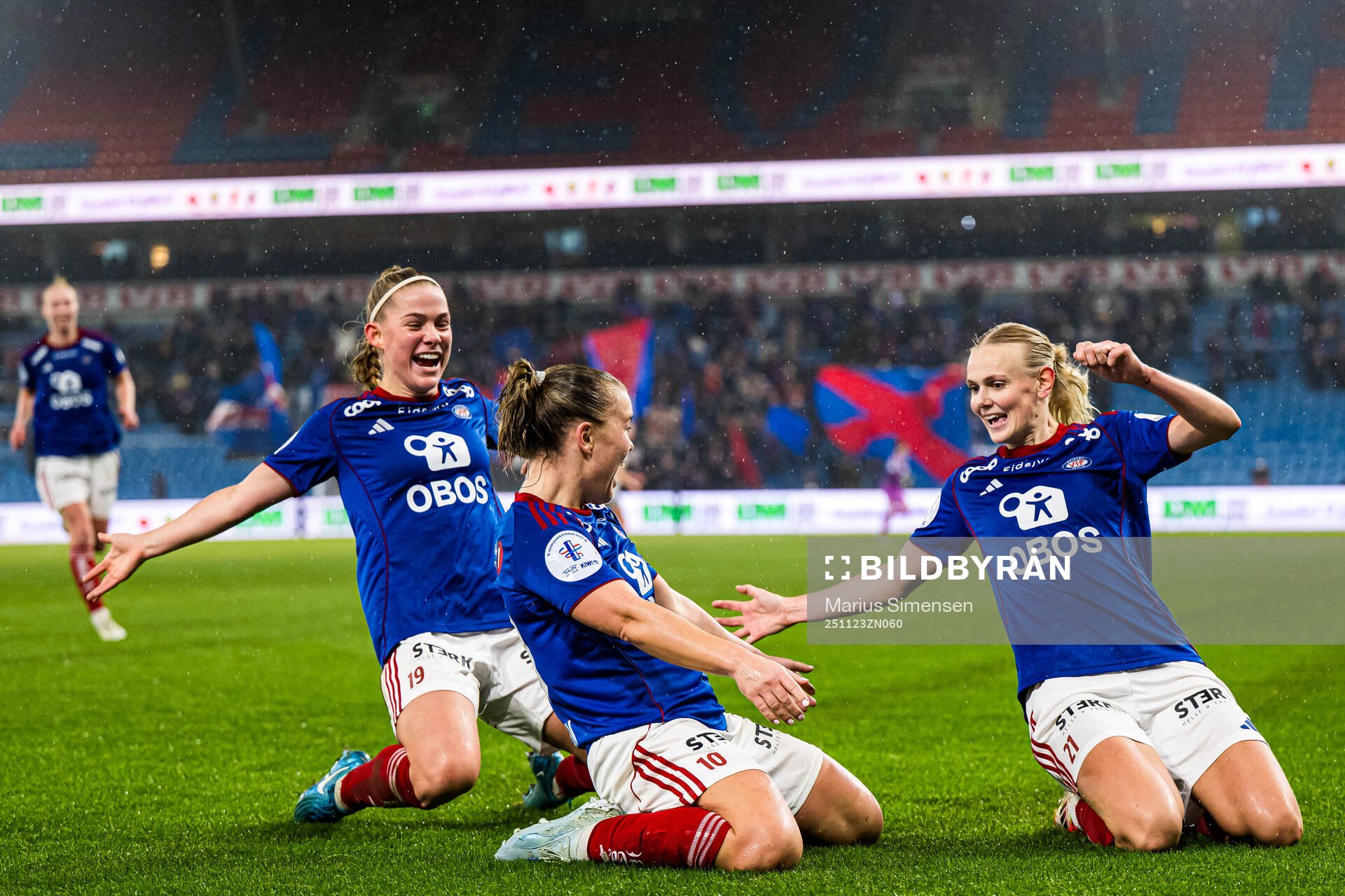 Olaug Tvedten of Vålerenga celebrates