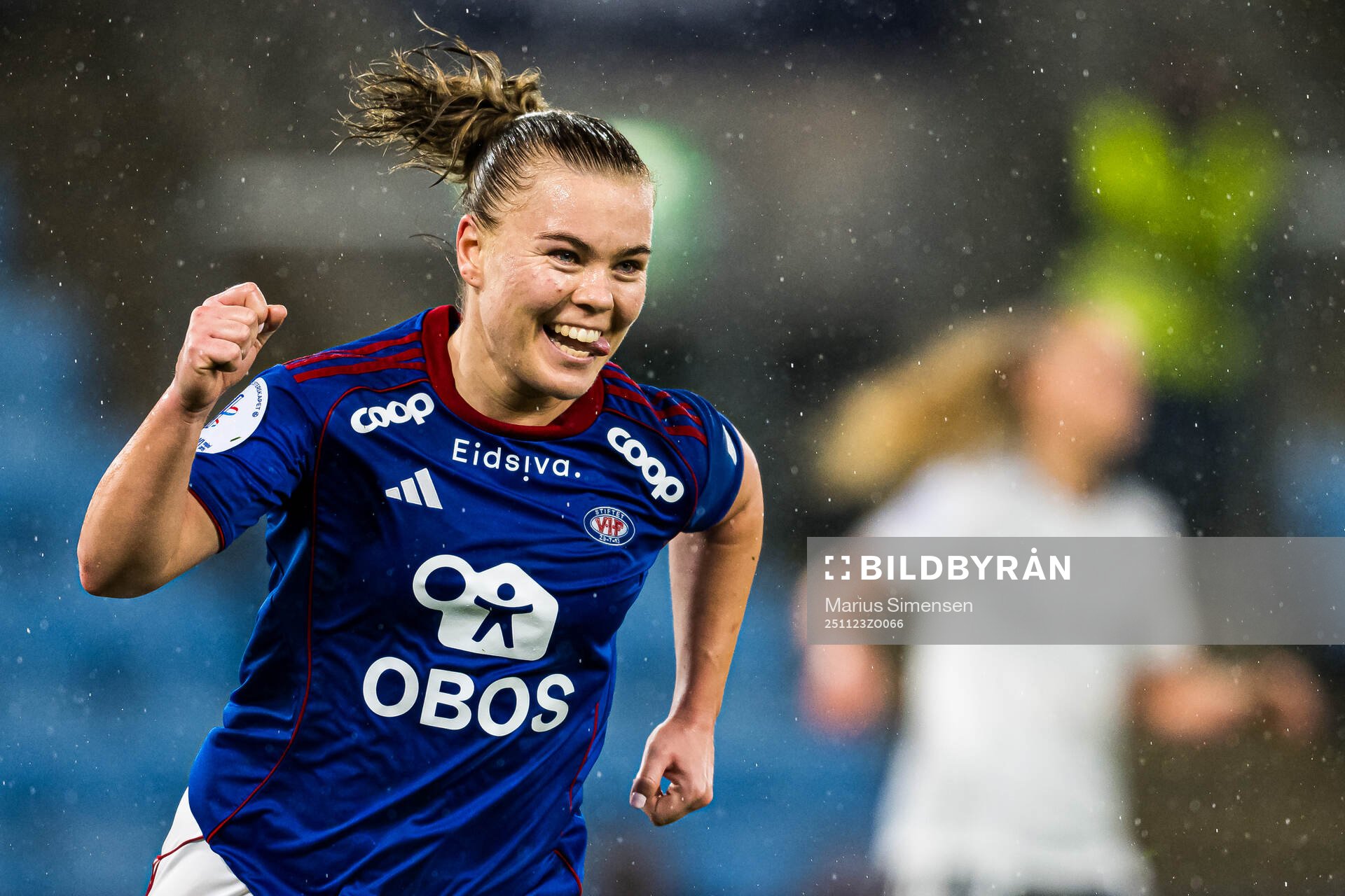Olaug Tvedten of Vålerenga celebrates