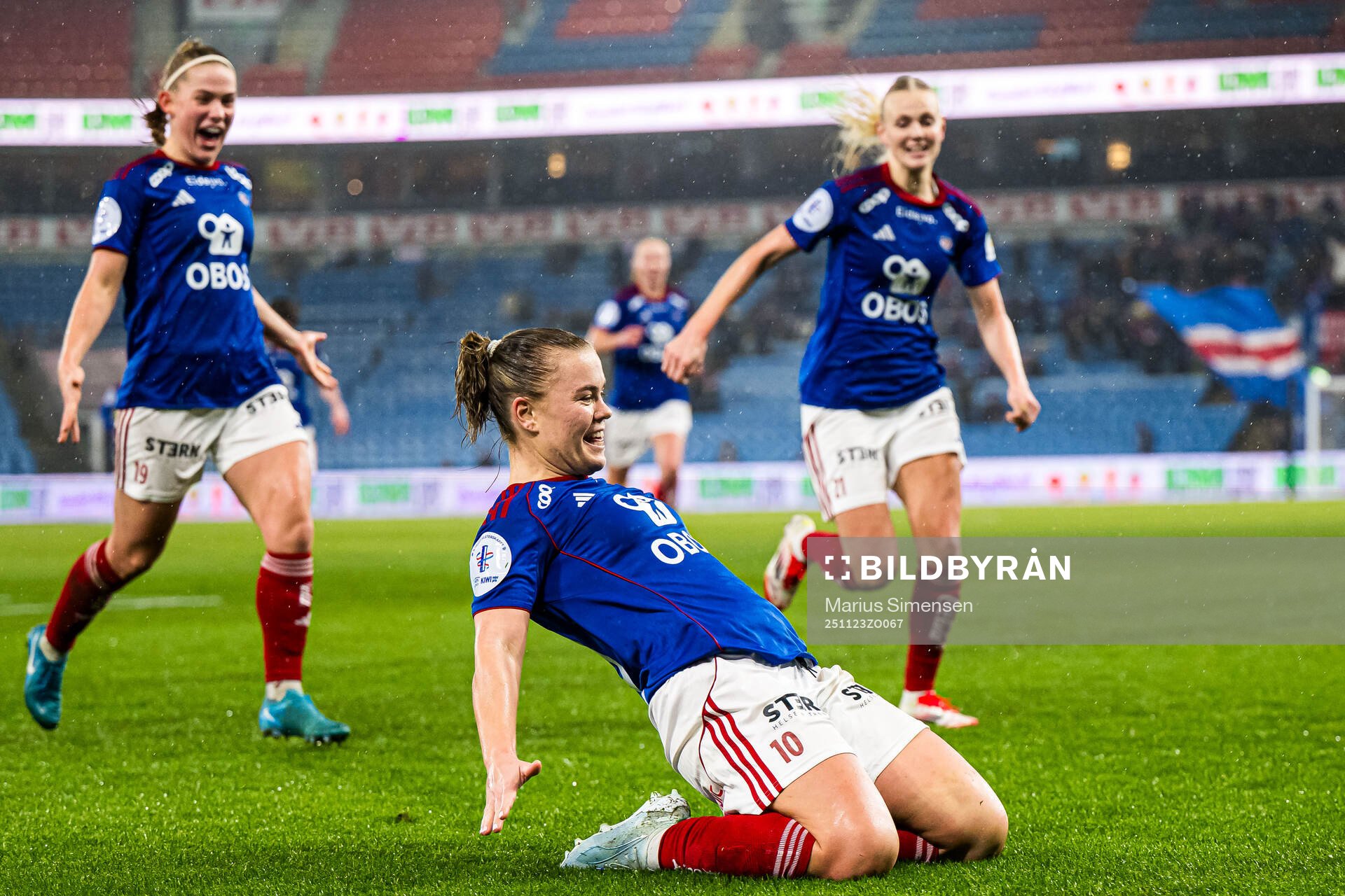 Olaug Tvedten of Vålerenga celebrates