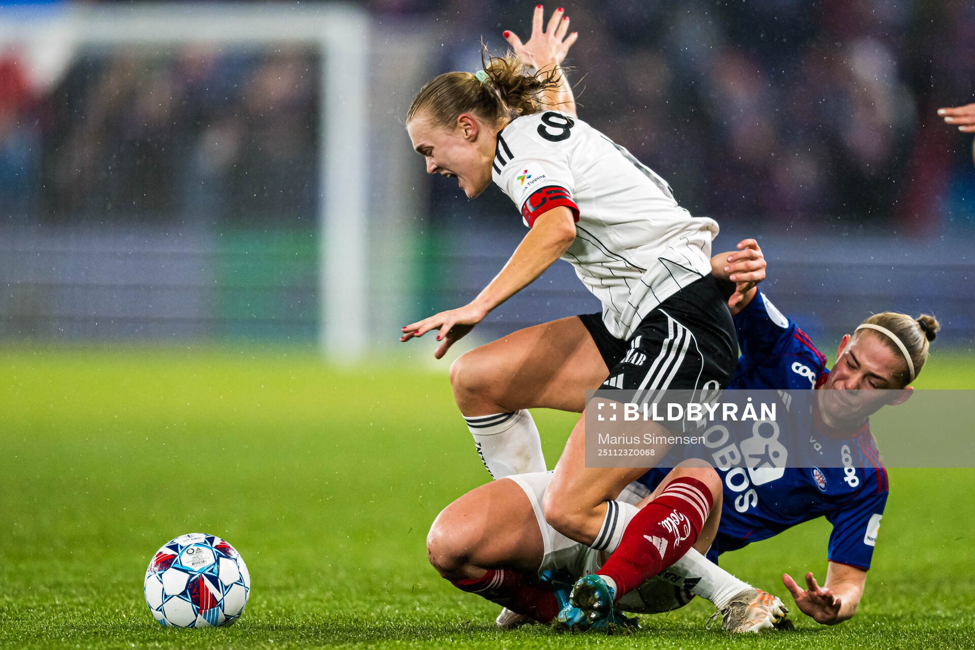 Elin Sørum of Rosenborg and Sædis Run Heidarsdottir of
