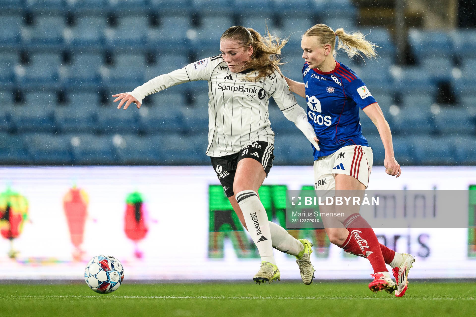 Andrea Buberg of Rosenborg and Karina Sævik of Vålerenga