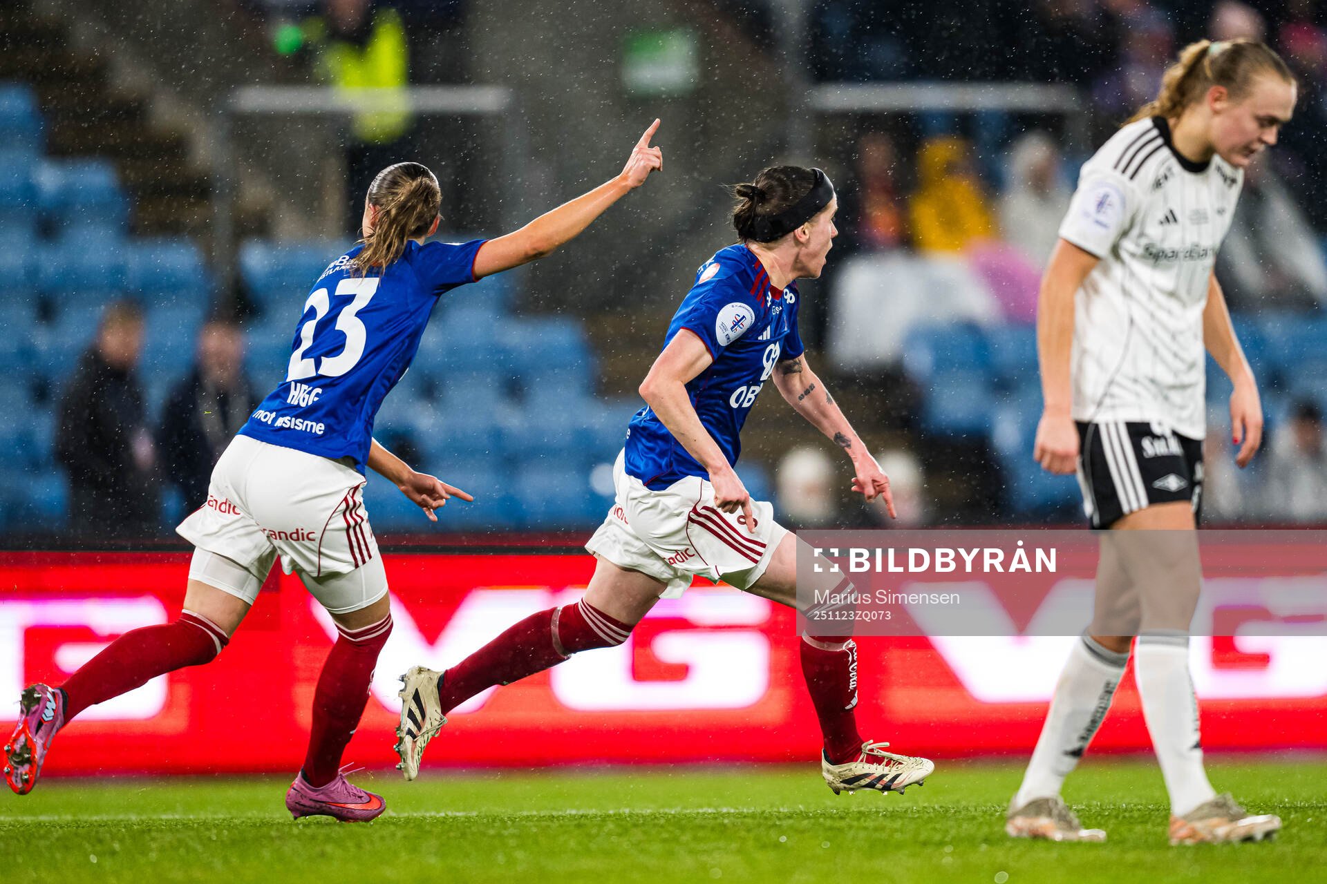 Linn Victoria Vickius of Vålerenga celebrates
