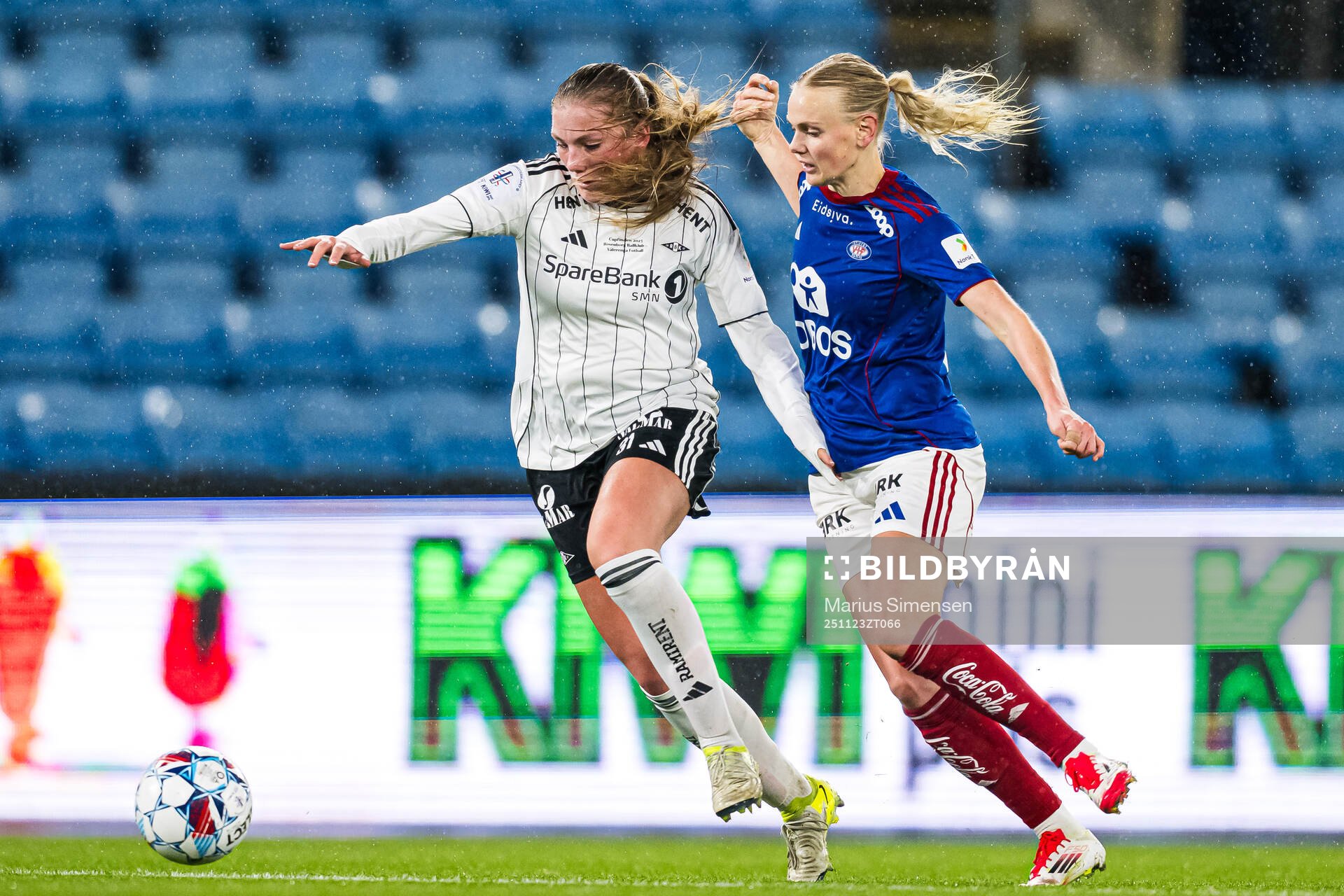 Andrea Buberg of Rosenborg and Karina Sævik of Vålerenga