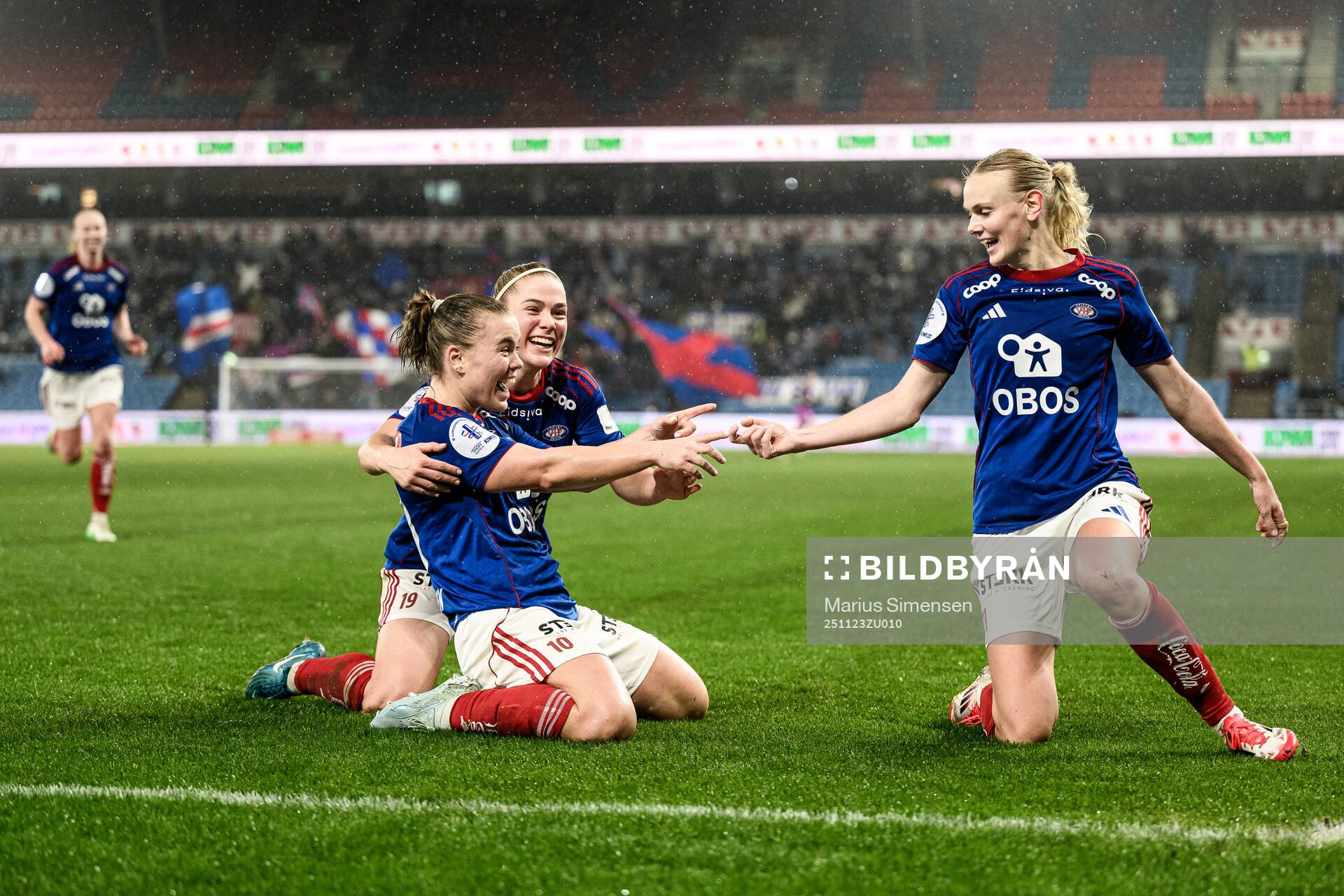 Olaug Tvedten of Vålerenga celebrates