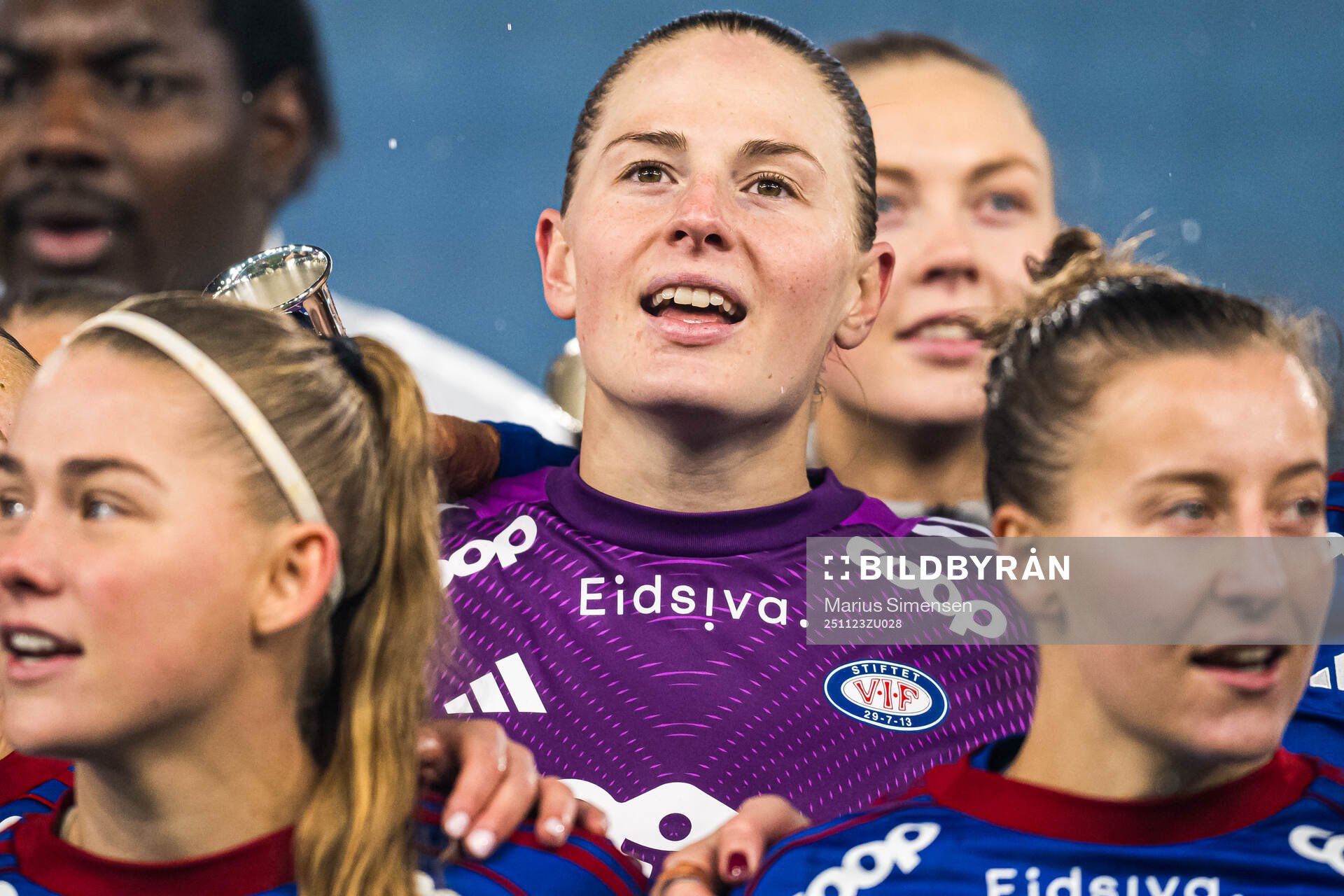 Goalkeeper Tove Enblom of Vålerenga celebrates