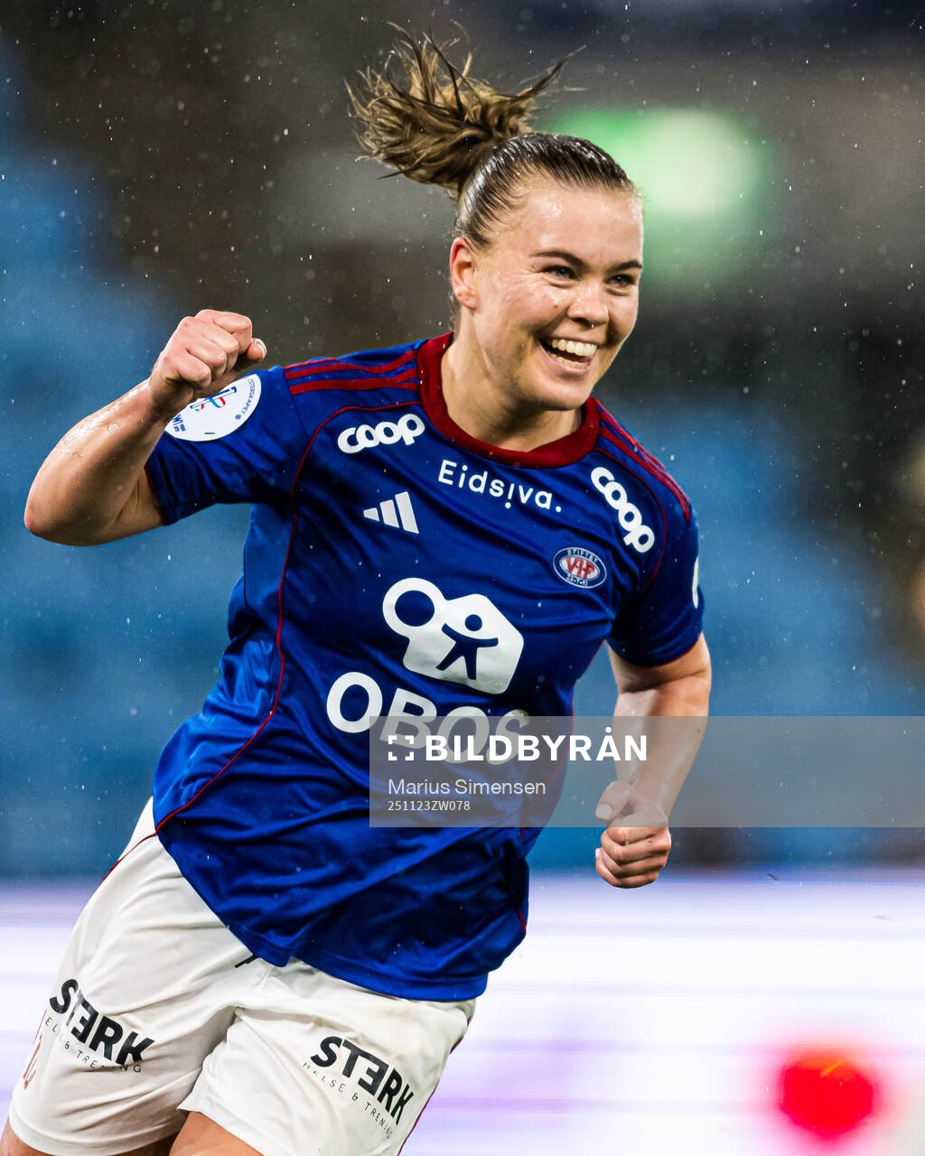 Olaug Tvedten of Vålerenga celebrates