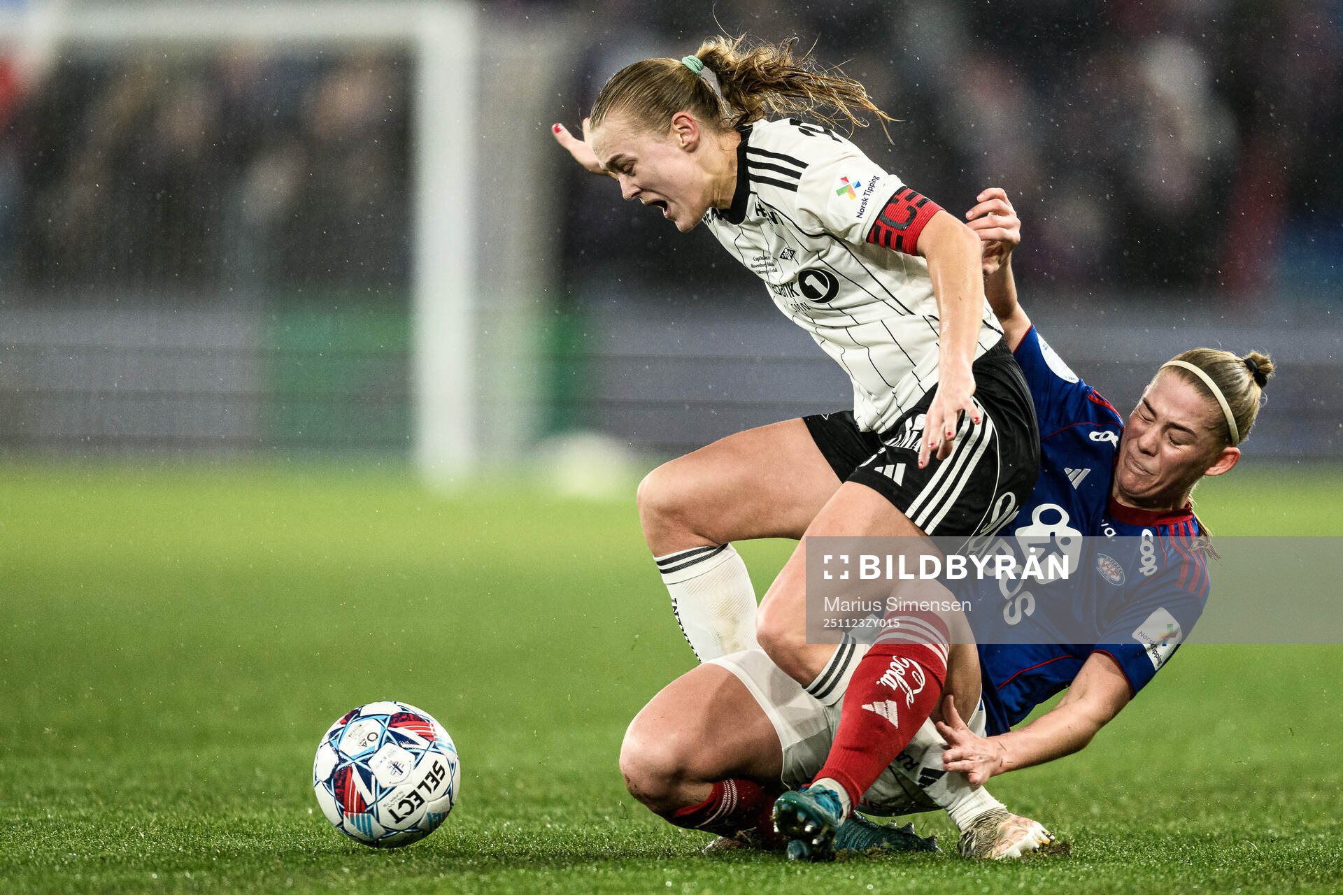 Elin Sørum of Rosenborg and Sædis Run Heidarsdottir of