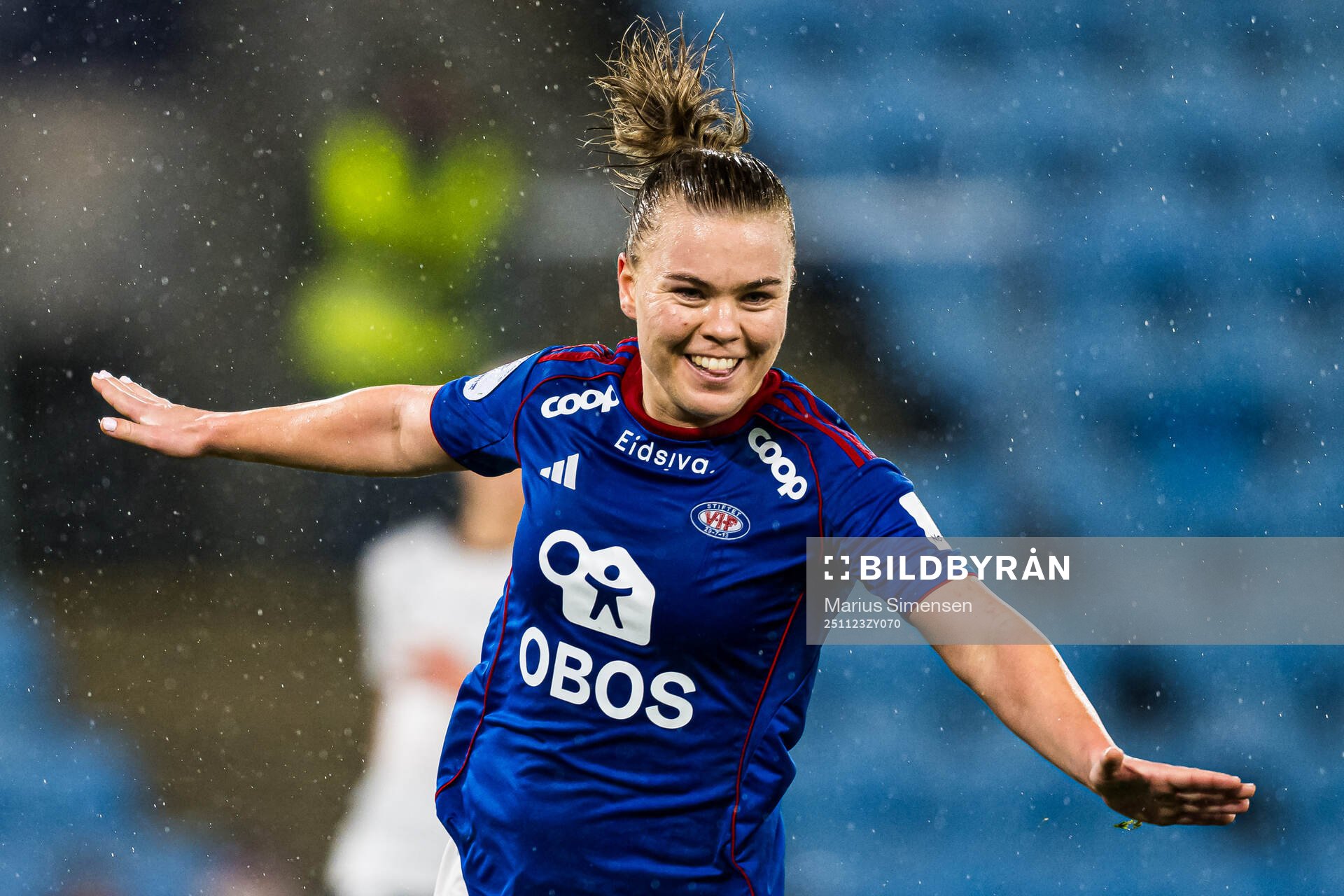 Olaug Tvedten of Vålerenga celebrates