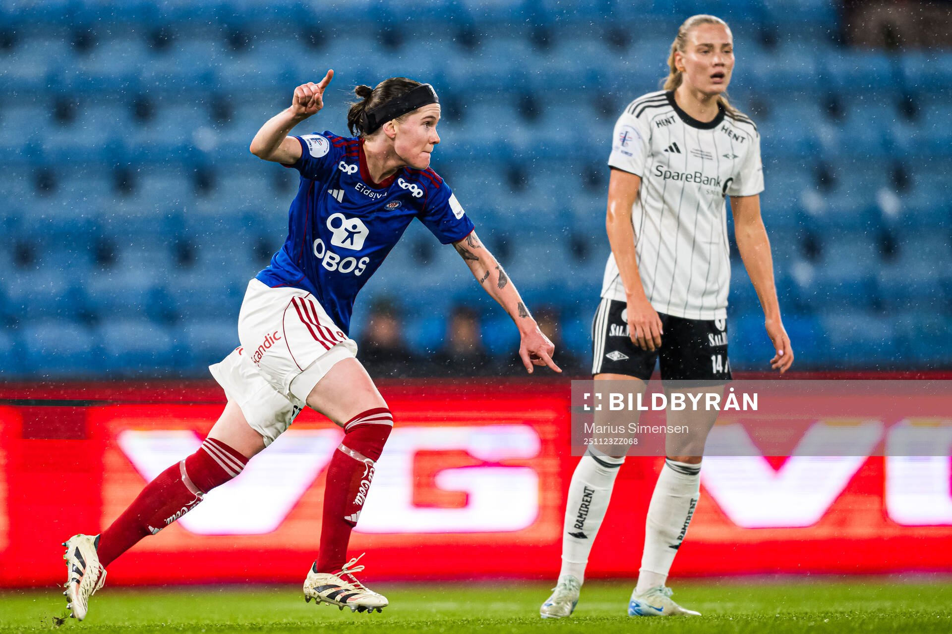 Linn Victoria Vickius of Vålerenga celebrates