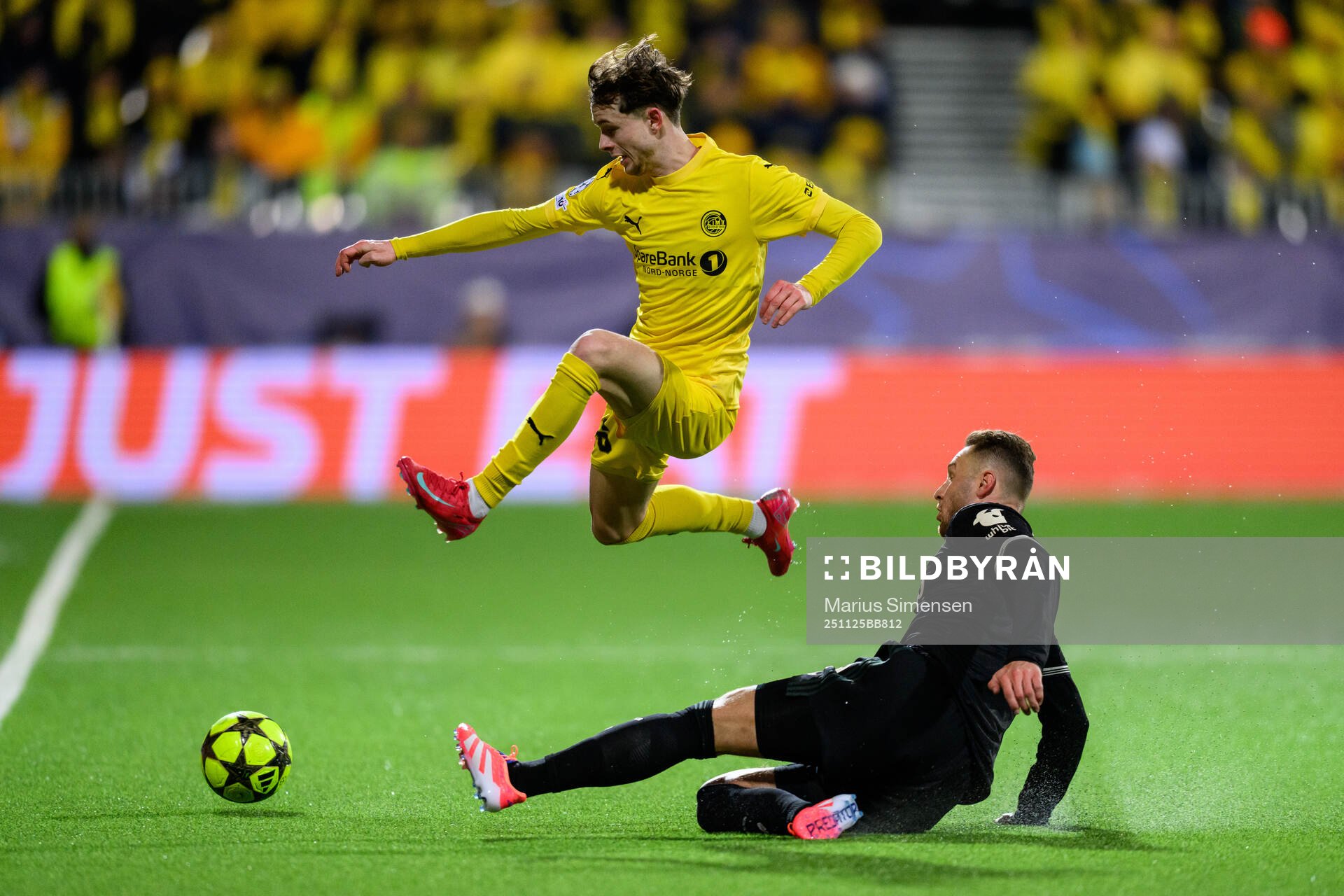 Håkon Evjen of Bodø/Glimt and Teun Koopmeiners of Juventus