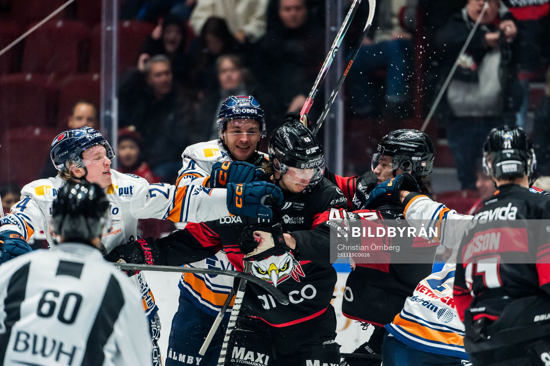 Växjös spelare och Malmö Redhawks Robin Salo i bråk