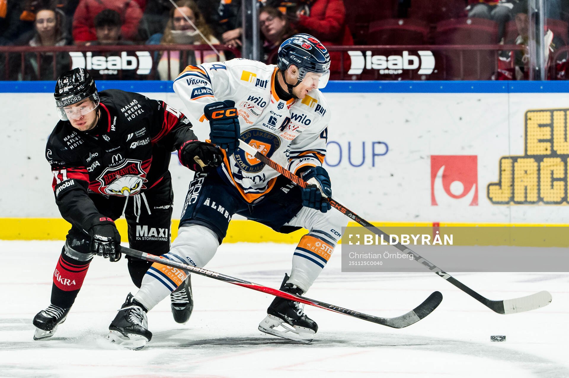 Malmö Redhawks Isac Born och Växjös Keegan Lowe