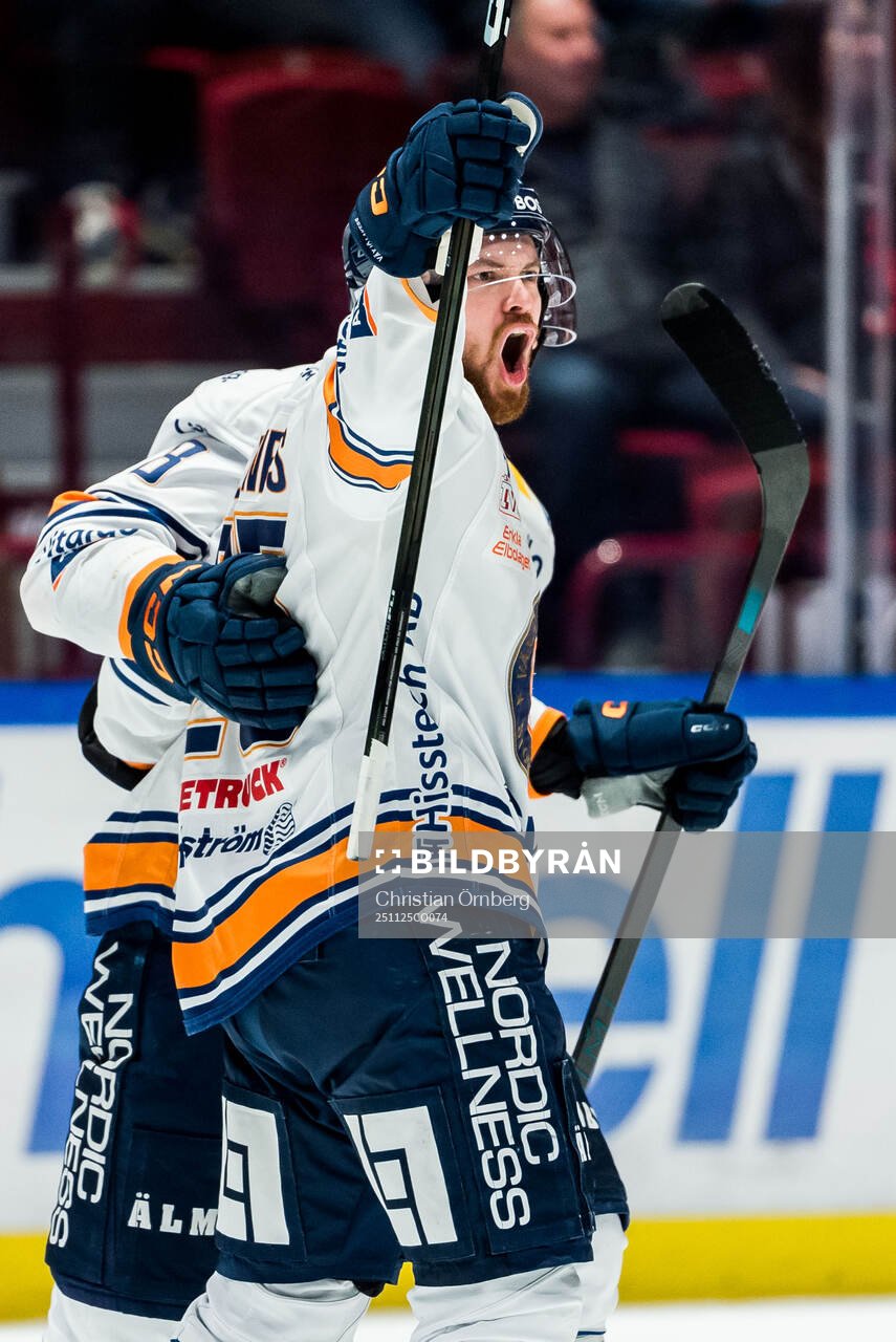 Växjös Lucas Elvenes jublar