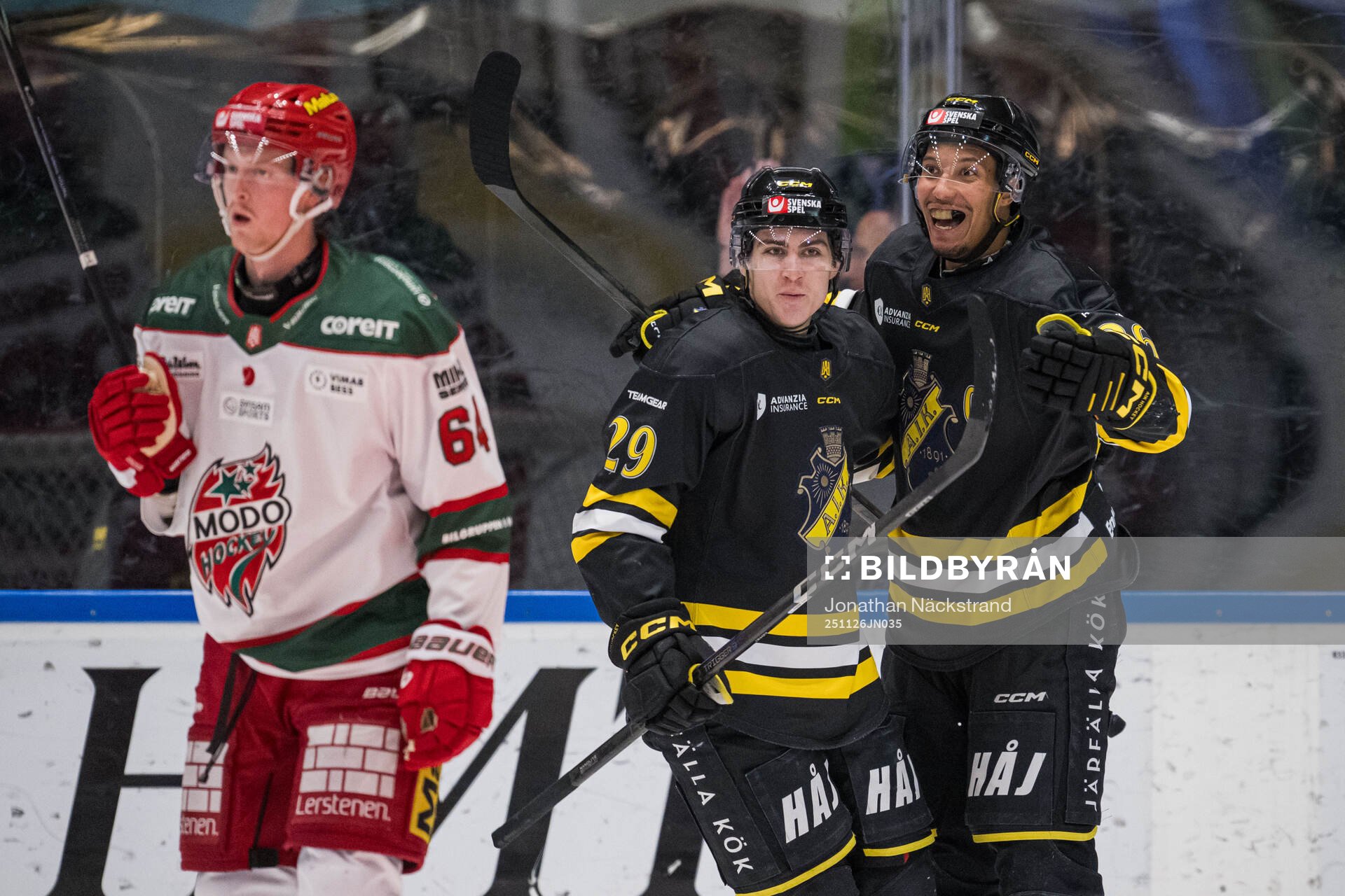 AIKs Daniel Ljungman och Oscar Nord jublar