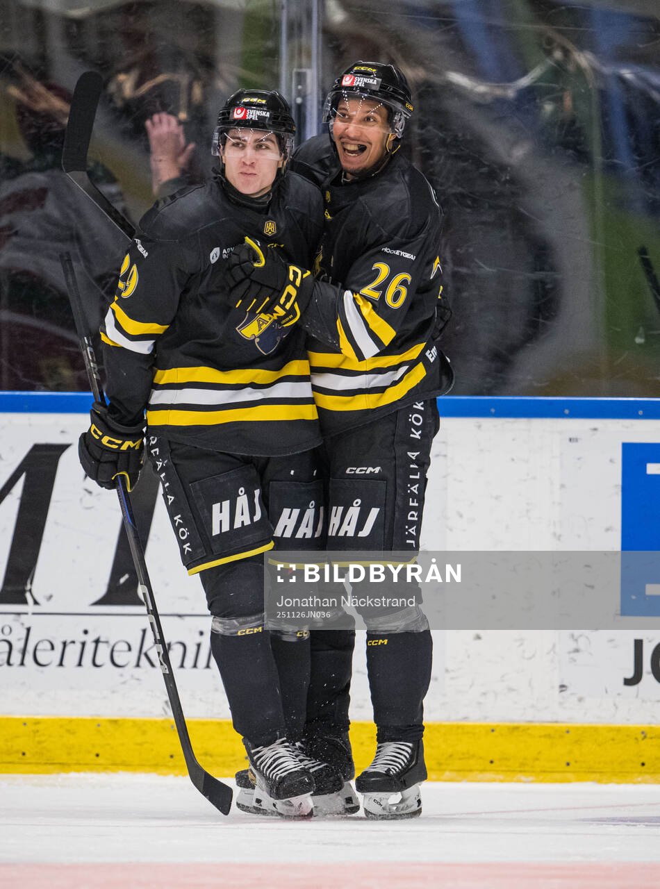 AIKs Daniel Ljungman och Oscar Nord jublar