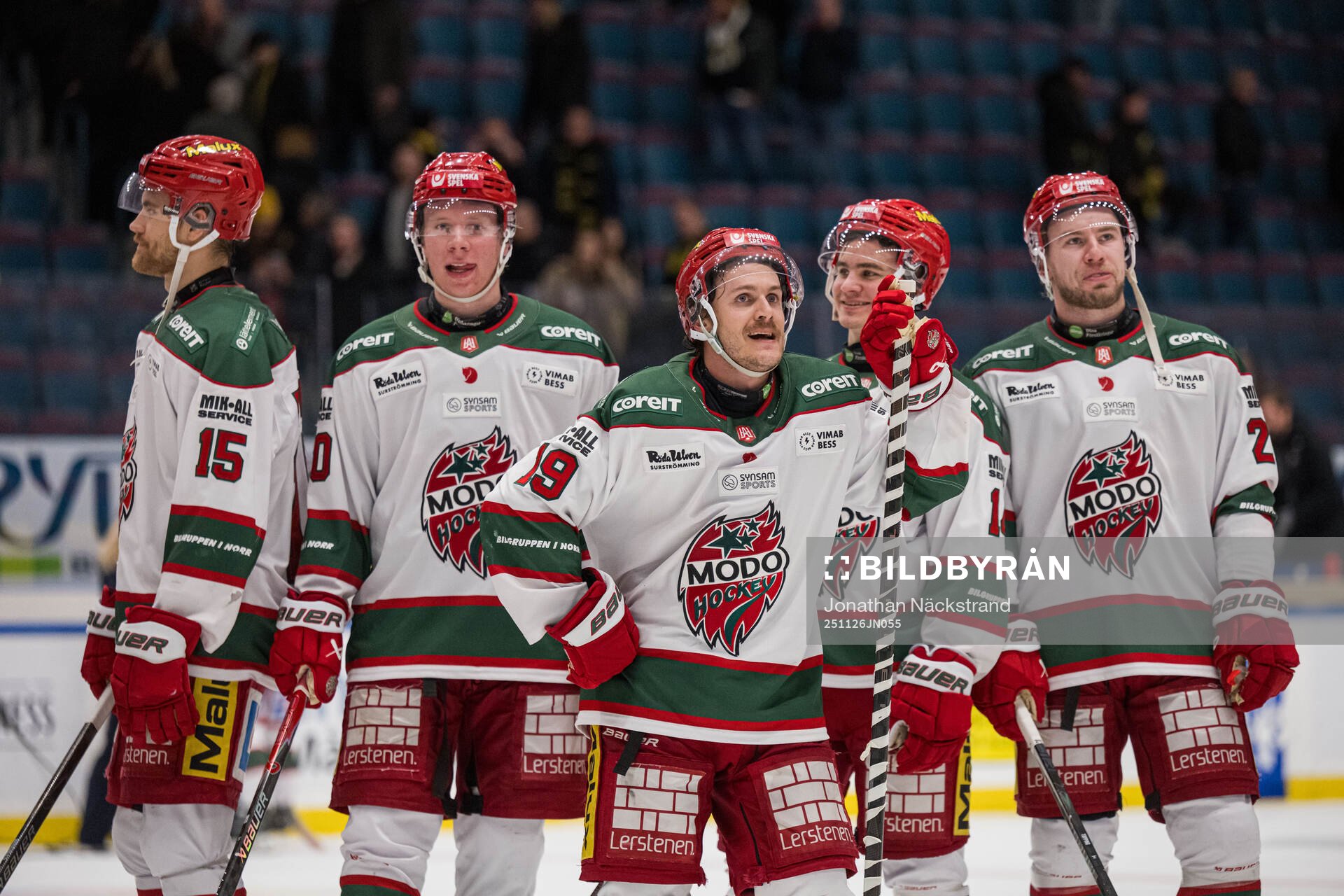 Modos spelare jublar