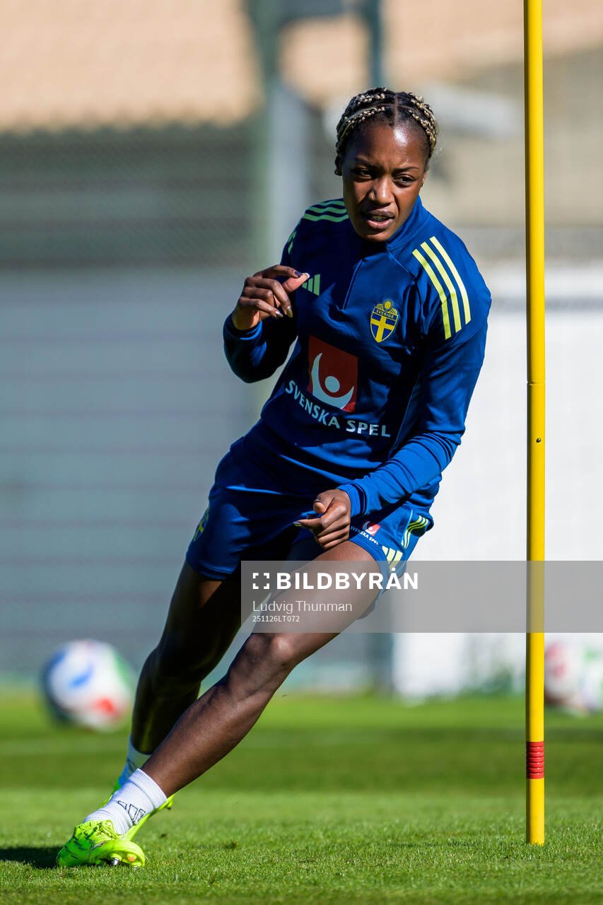 Evelyn Ijeh of the women's national football team of Sweden