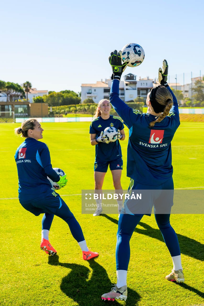 Goalkeeper Jennifer Falk, goalkeeper Moa Öhman, goalkeeper