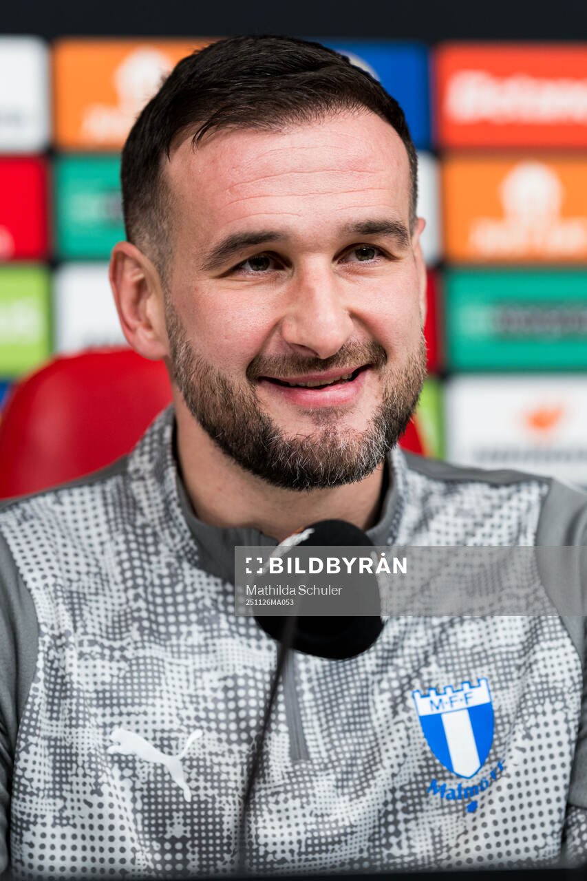 Head coach Anes Mravac